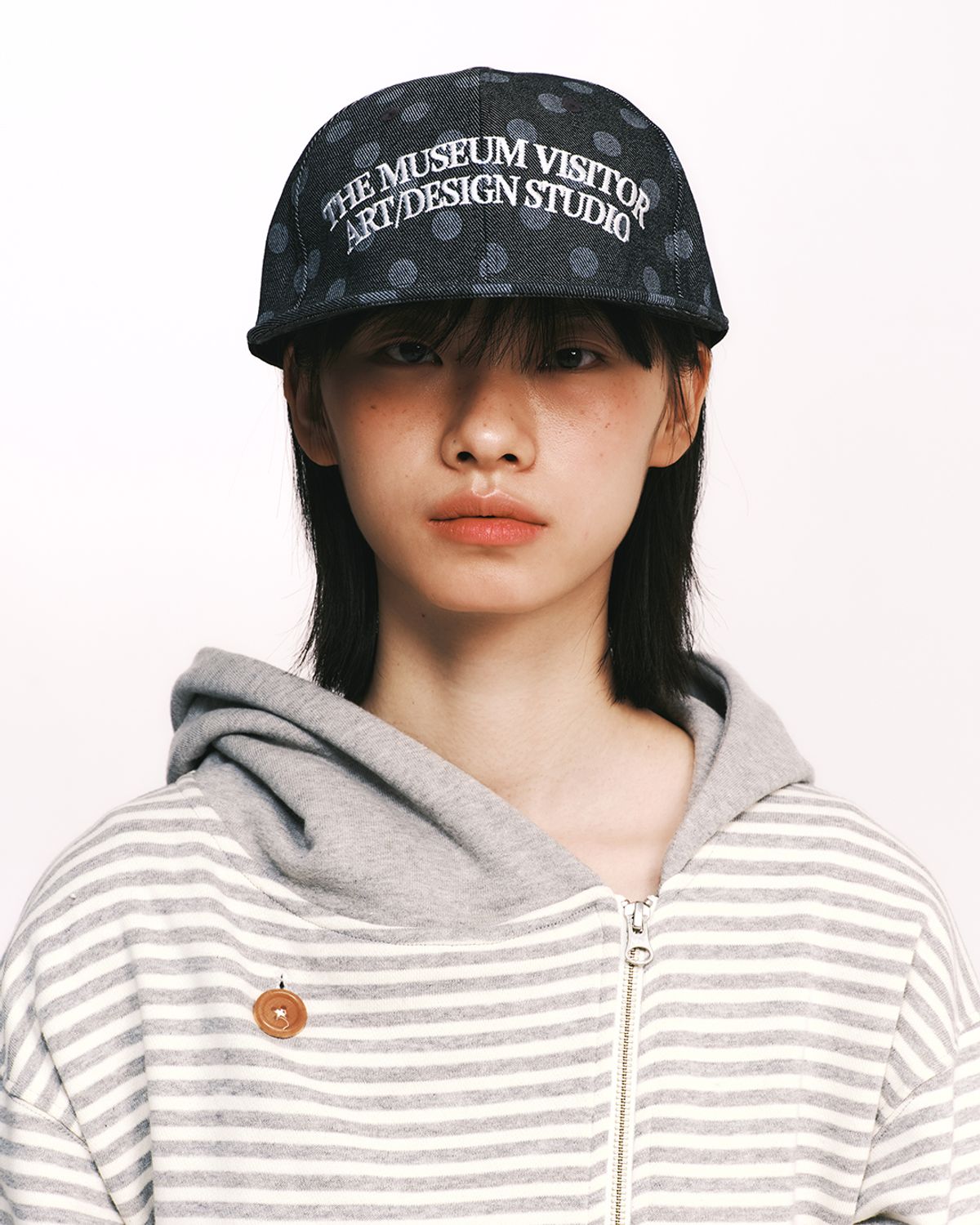 더뮤지엄비지터(THEMUSEUMVISITOR) RABBIT EMBROIDERY CAP (BLACK DOT)