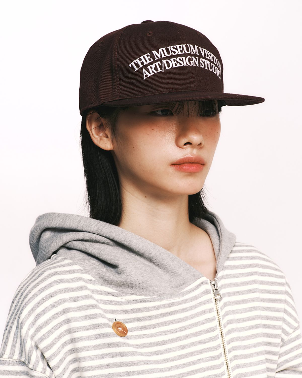 더뮤지엄비지터(THEMUSEUMVISITOR) RABBIT EMBROIDERY CAP (WINE)