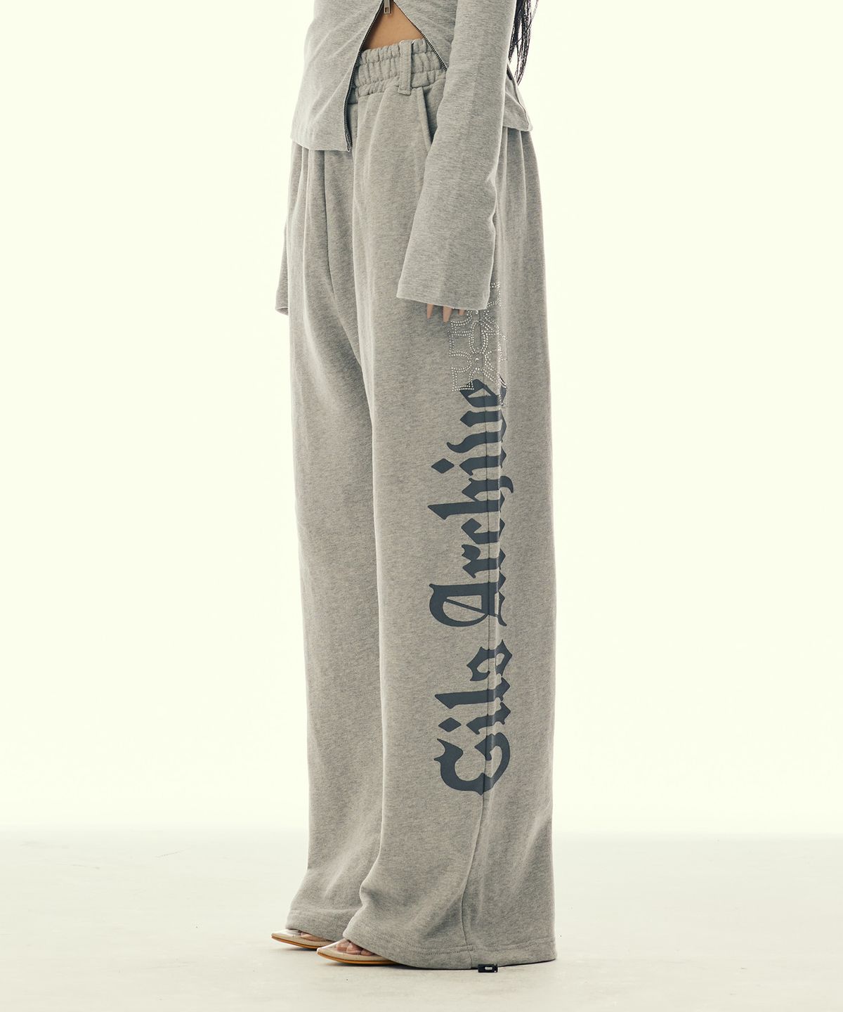 길라아카이브(GILAARCHIVE) SIDE CROSS LOGO SWEATPANTS_GREY