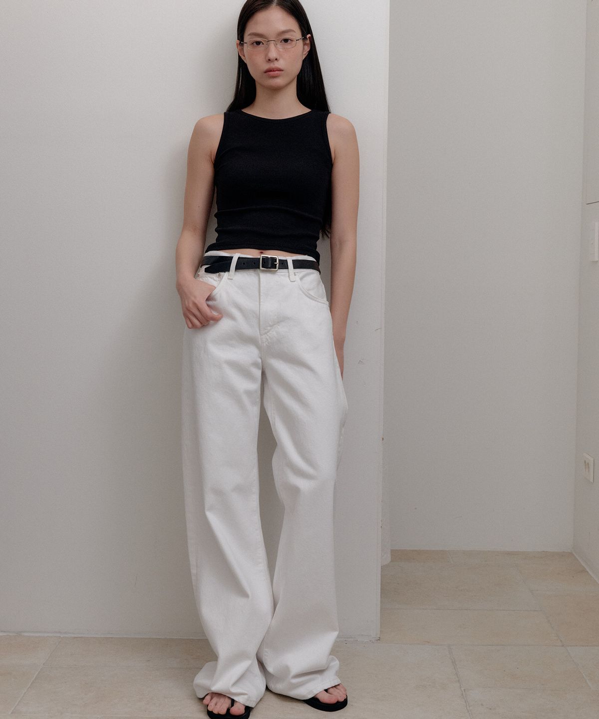벨르(VELLE) VELLE Symbol Sleeveless Top_Black