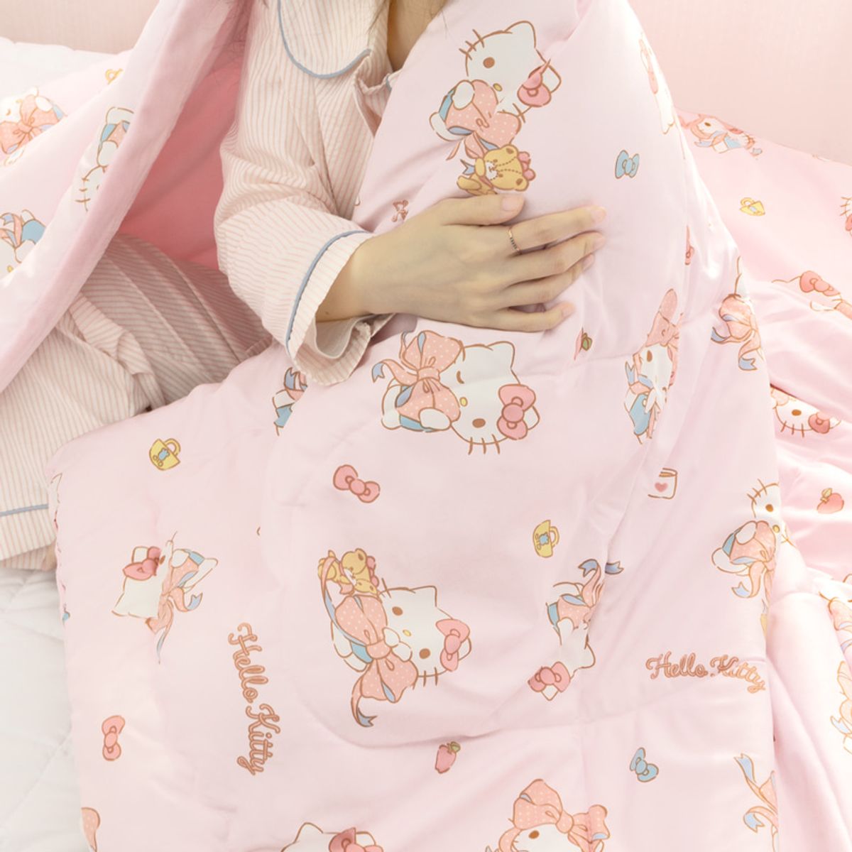 나라홈데코(NARAHOMEDECO) 산리오 헬로키티 극세사차렵이불 뉴리본