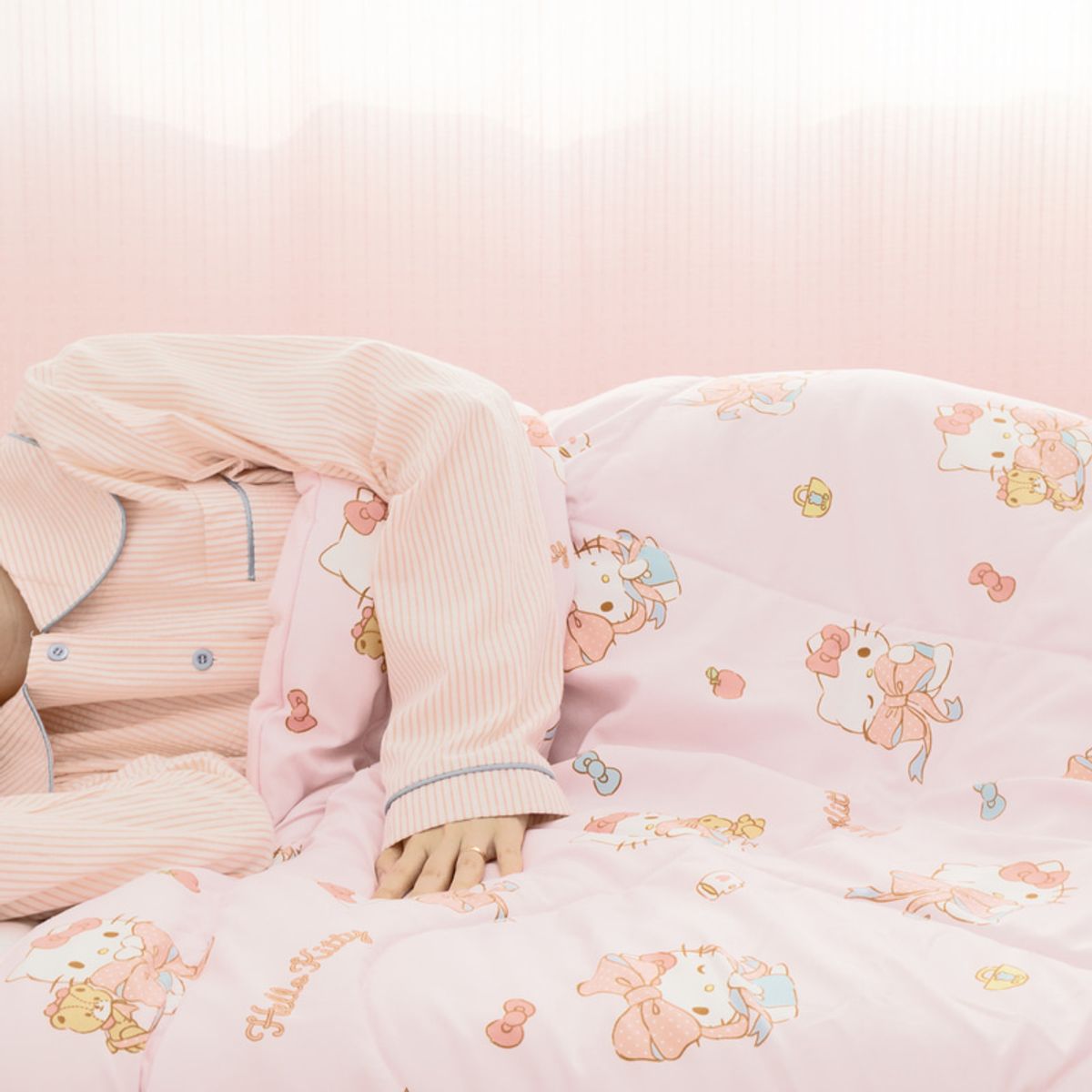 나라홈데코(NARAHOMEDECO) 산리오 헬로키티 극세사차렵이불 뉴리본
