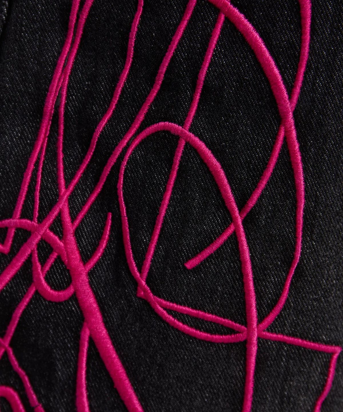 제이디드 런던(JADED LONDON) (M) 크로스 스크립트 엠브로이더드 진 블랙 CROSS SCRIPT EMBROIDERED JEAN BLACK