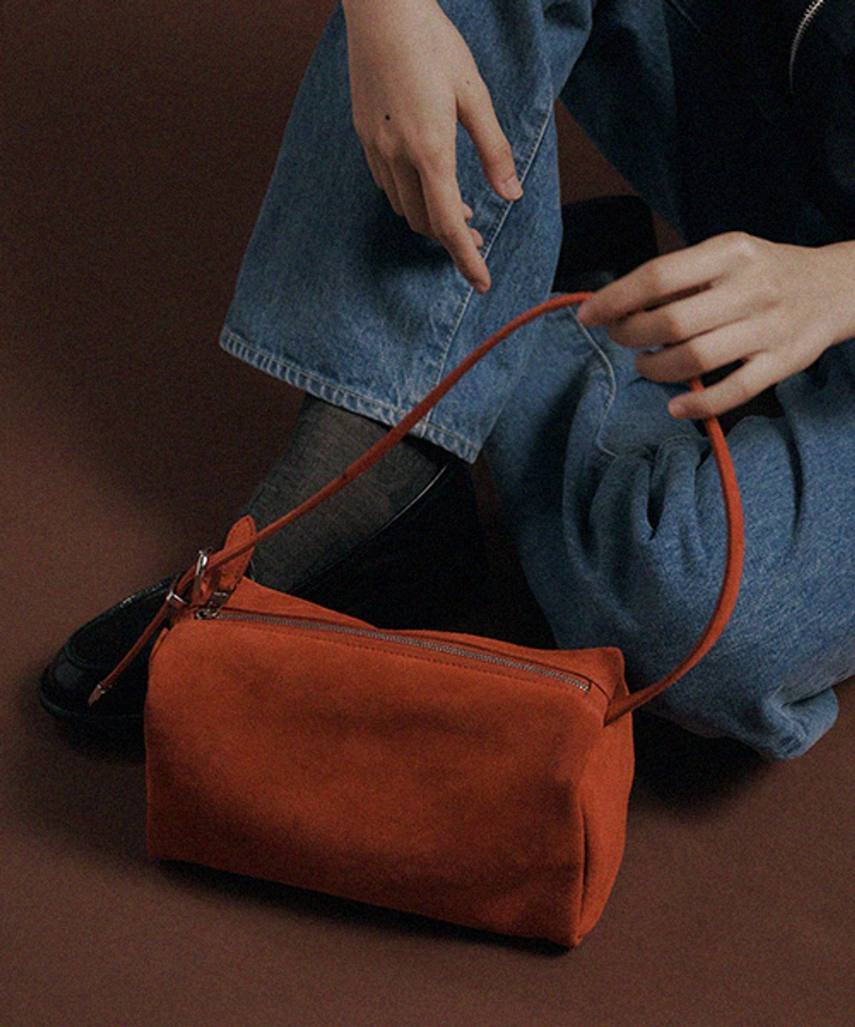 드메이커(DEMAKER) Woody mini suede bag-red