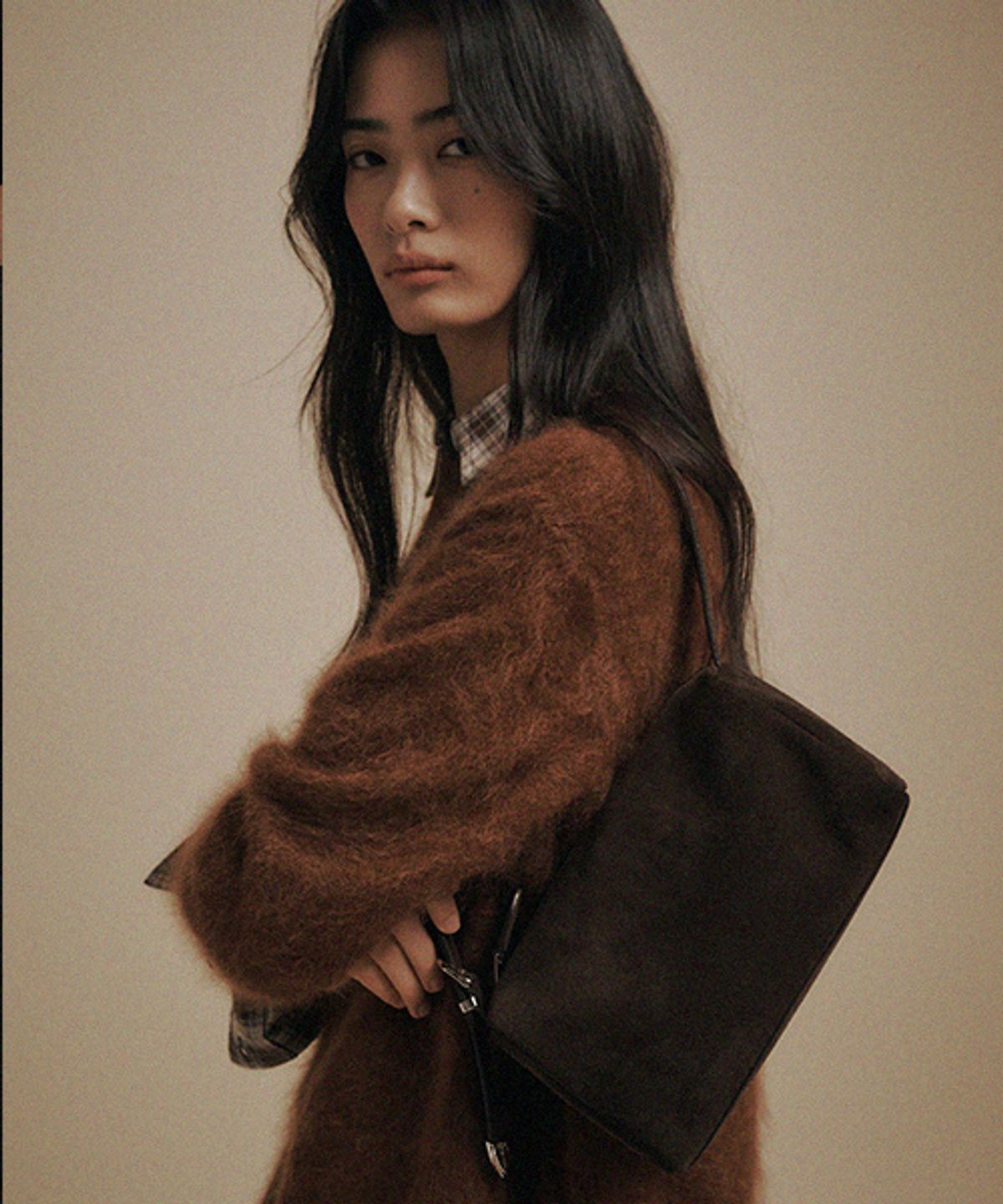 드메이커(DEMAKER) Woody mini suede bag-deep brown