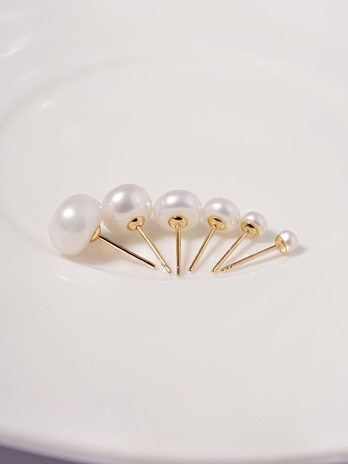 미니멀피어싱(MINIMALPIERCING) 14K 천연 납작 담수진주 귀걸이