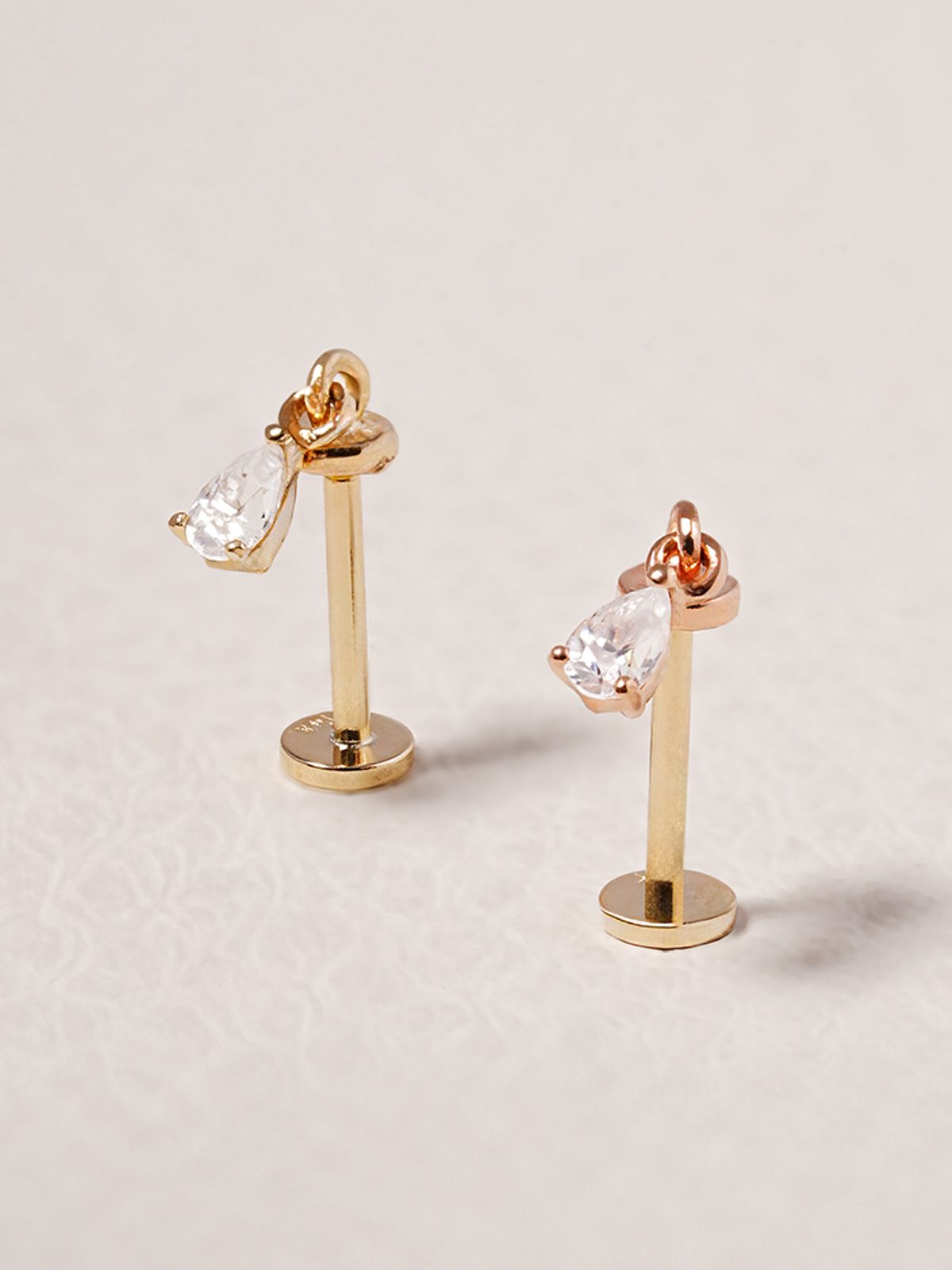 미니멀피어싱(MINIMALPIERCING) [0.8mm]14K 인터널 모이사나이트 다이아 물방울 드롭 라블렛 피어싱 귀걸이
