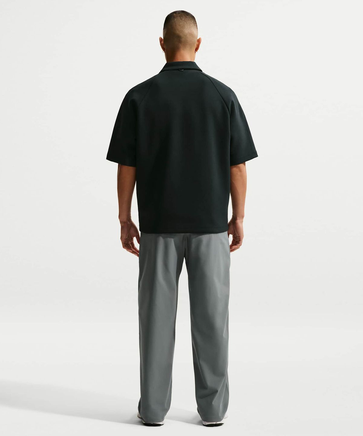 나이키(NIKE) 24.7 퍼펙트스트레치 드라이 핏 루즈 핏 치노 바지 M - 스모크 그레이:나노 그레이 / HQ6942-084
