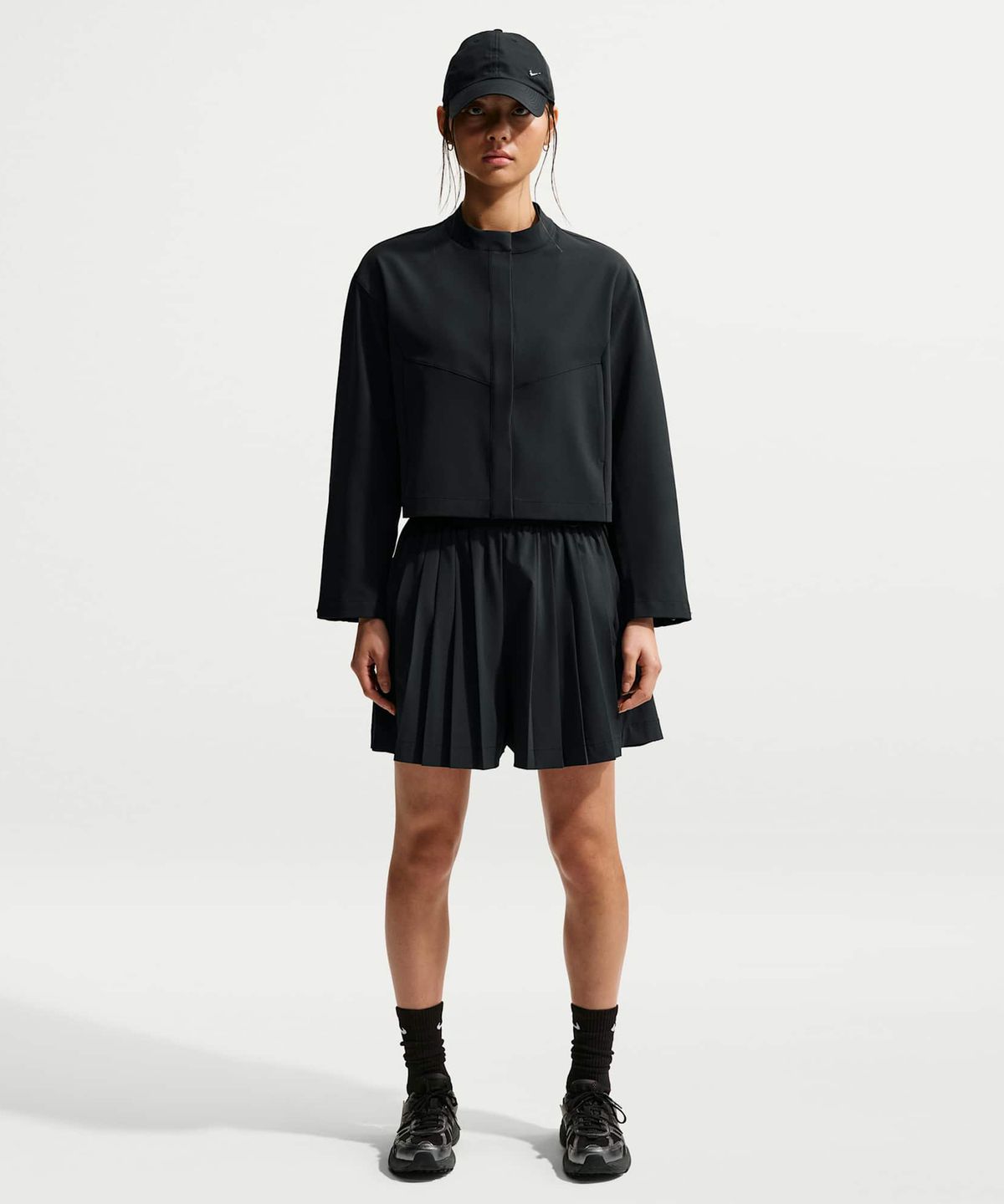 나이키(NIKE) 24.7 퍼펙트스트레치 드라이 핏 루즈 핏 크롭 재킷 W - 블랙:다크 스모크 그레이 / IB8987-010
