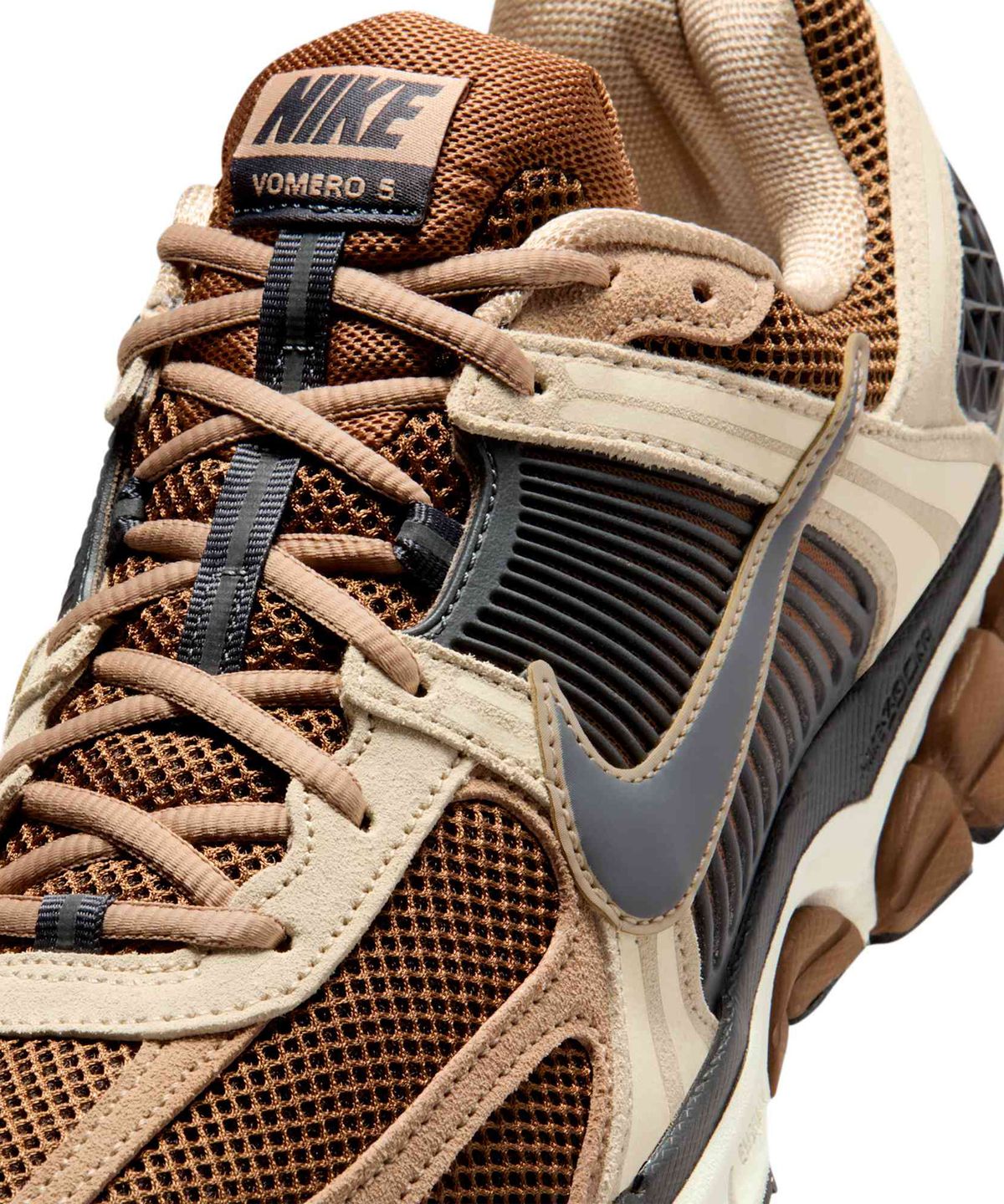나이키(NIKE) 줌 보메로 5 M - 라이트 브리티시 탠:브리티시 카키:리넨:다크 스모크 그레이 / HF1553-202