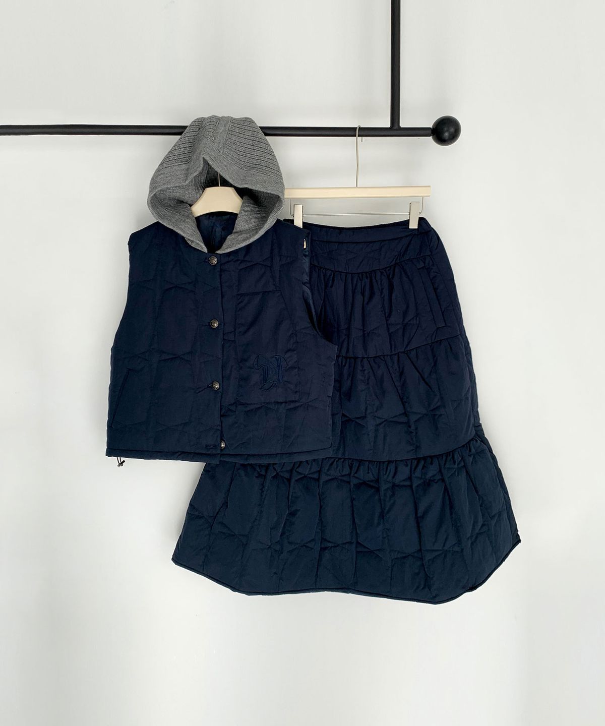 바스카라(VASCARA) [SET] Padded Hooded Vest+Long Skirt Set-up