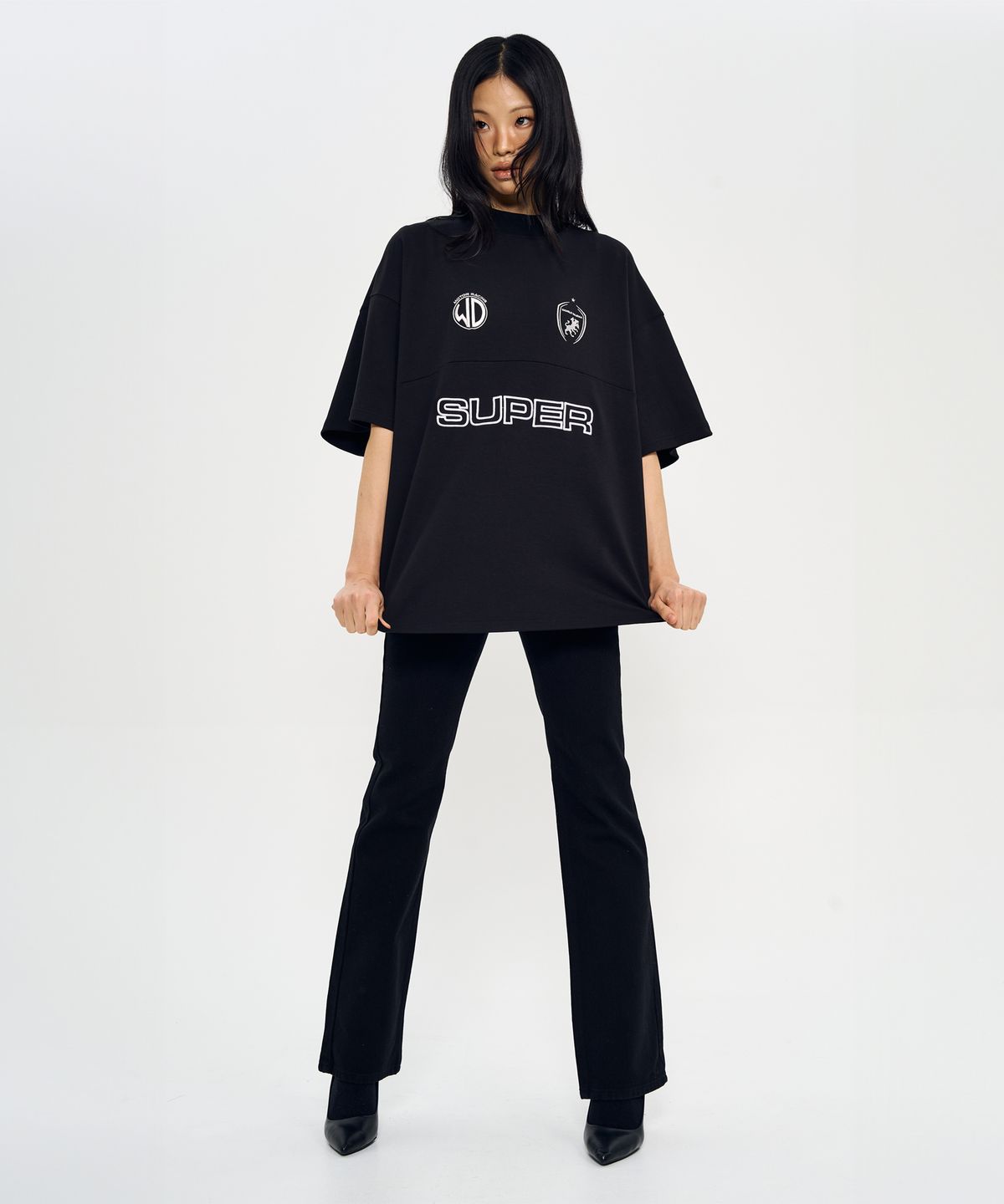 월드딜레마(WORLDDILEMA) MOCK NECK EMBLEM HALF T-SHIRTS (BLACK)