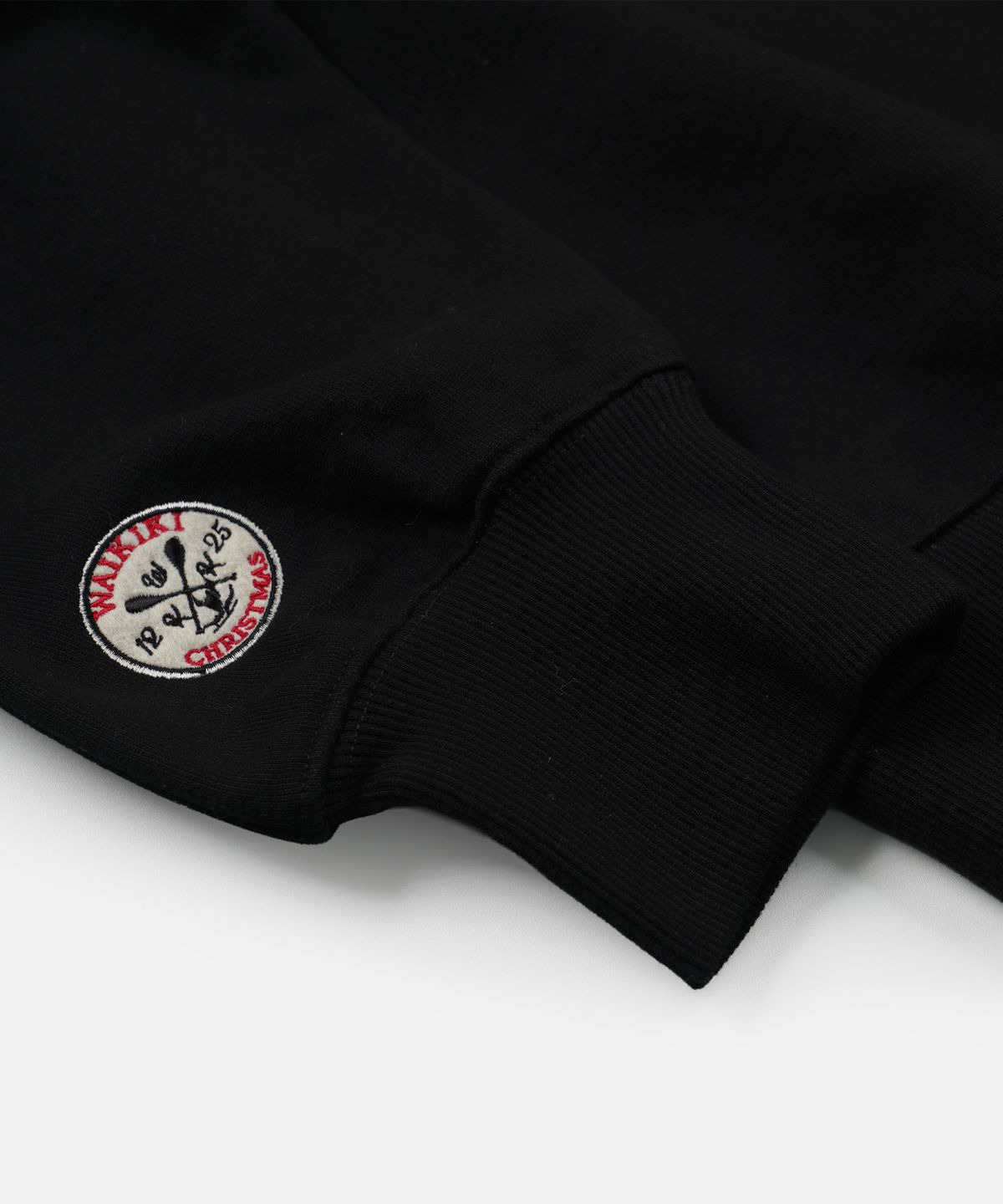 프리즘웍스(FRIZMWORKS) WAIKIKI CHRISTMAS POSTCARD SWEATSHIRT _ BLACK