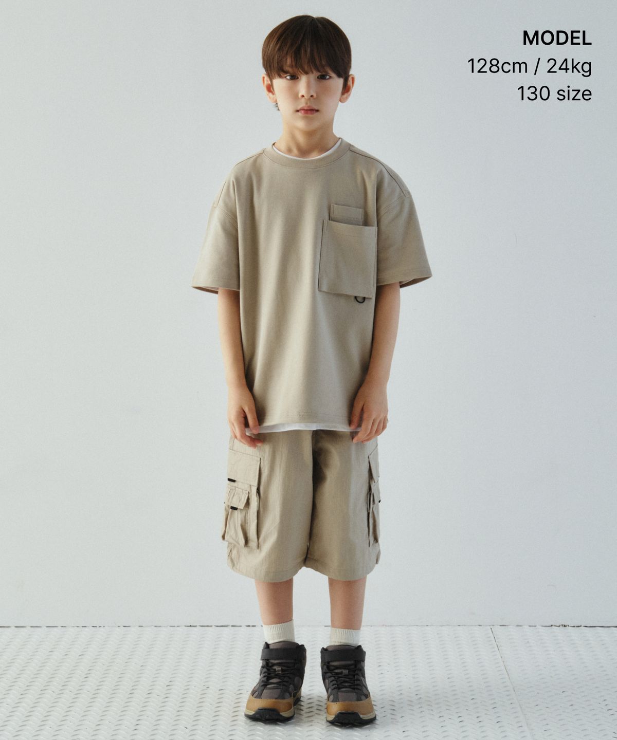 무신사 스탠다드 키즈(MUSINSA STANDARD KIDS) [시티 레저] 오버사이즈 글래시스 포켓 티셔츠 [그레이쉬 베이지]