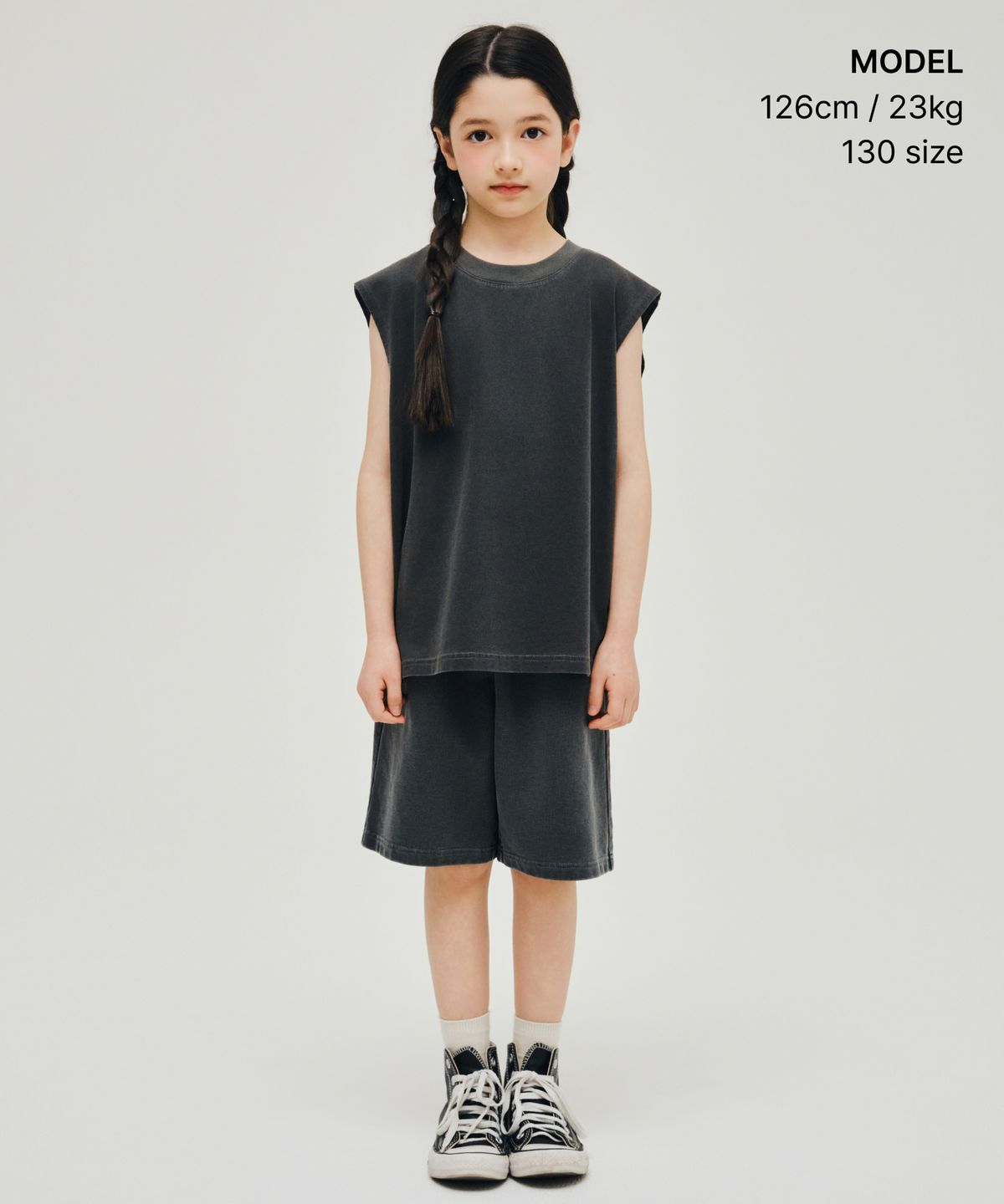 무신사 스탠다드 키즈(MUSINSA STANDARD KIDS) 피그먼트 오버사이즈 크루 넥 슬리브리스 탑 [챠콜 그레이]