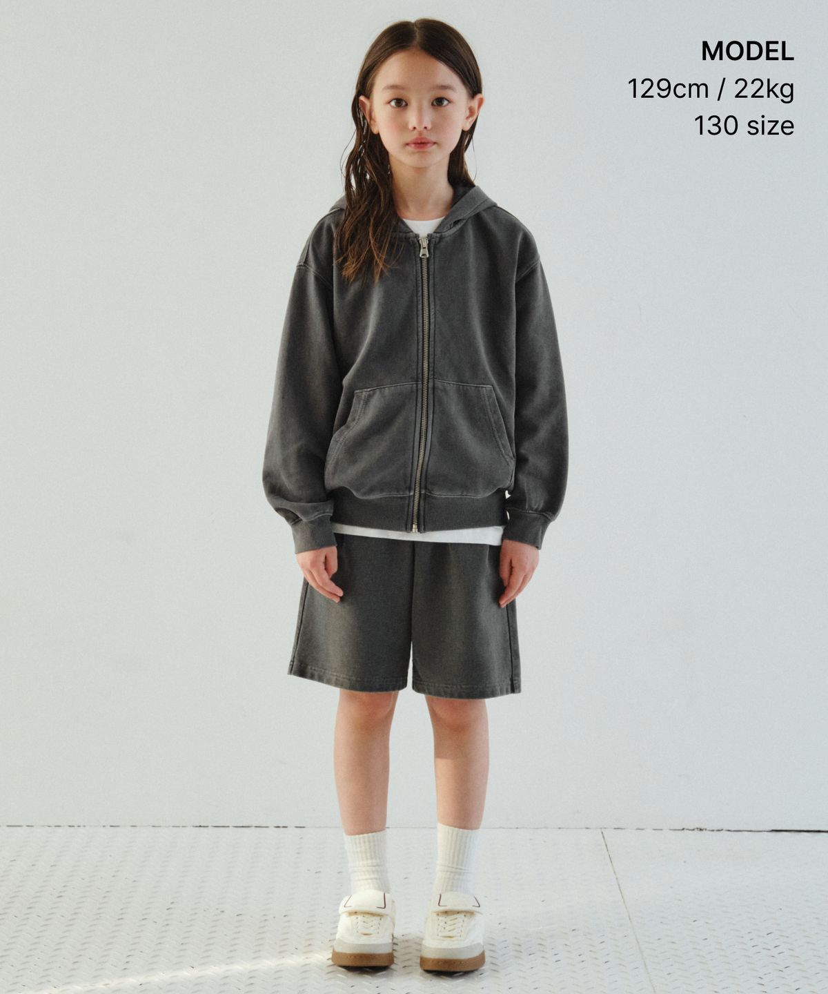 무신사 스탠다드 키즈(MUSINSA STANDARD KIDS) 피그먼트 스웨트 쇼츠 [챠콜 그레이]