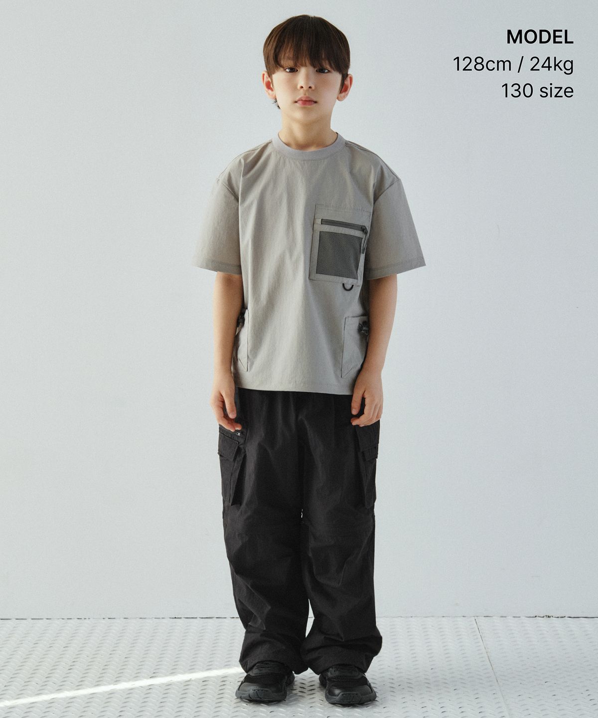 무신사 스탠다드 키즈(MUSINSA STANDARD KIDS) [시티 레저] 유틸리티 메시 포켓 우븐 티셔츠 [라이트 그레이]