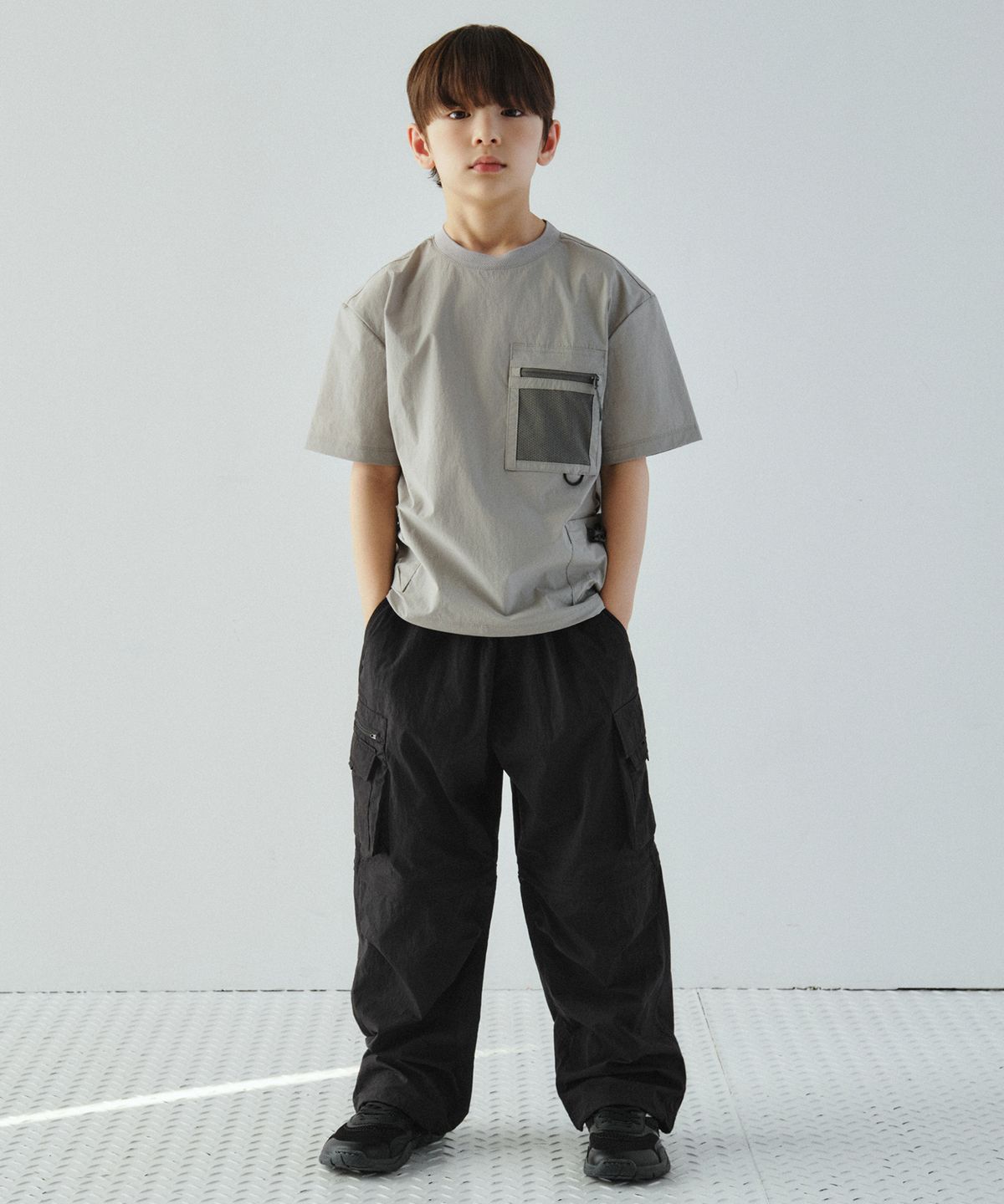 무신사 스탠다드 키즈(MUSINSA STANDARD KIDS) [시티 레저] 유틸리티 메시 포켓 우븐 티셔츠 [라이트 그레이]