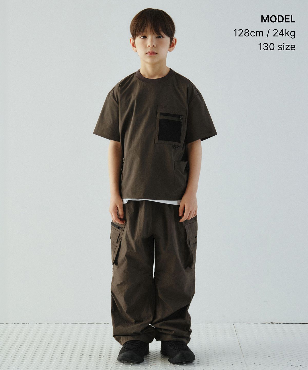 무신사 스탠다드 키즈(MUSINSA STANDARD KIDS) [시티 레저] 유틸리티 메시 포켓 우븐 티셔츠 [머드 그레이]