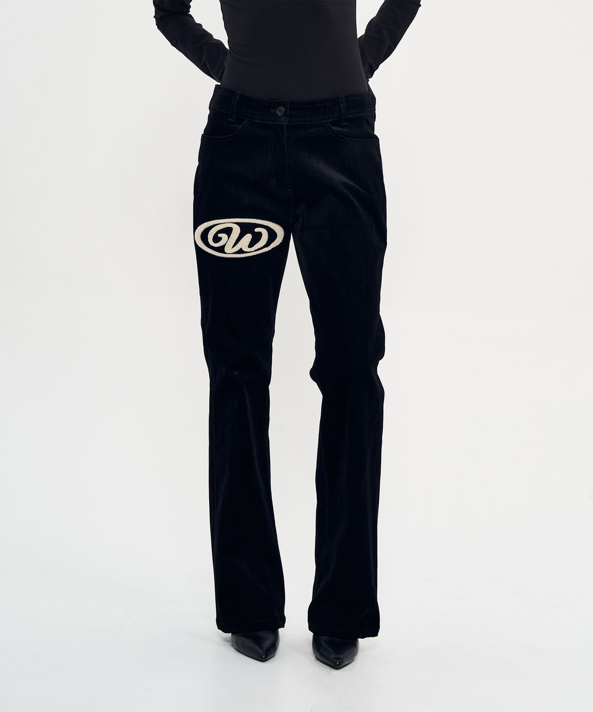 월드딜레마(WORLDDILEMA) BOUCLE EMBROIDERY BOOT-CUT PANTS (BLACK VELVET DENIM)