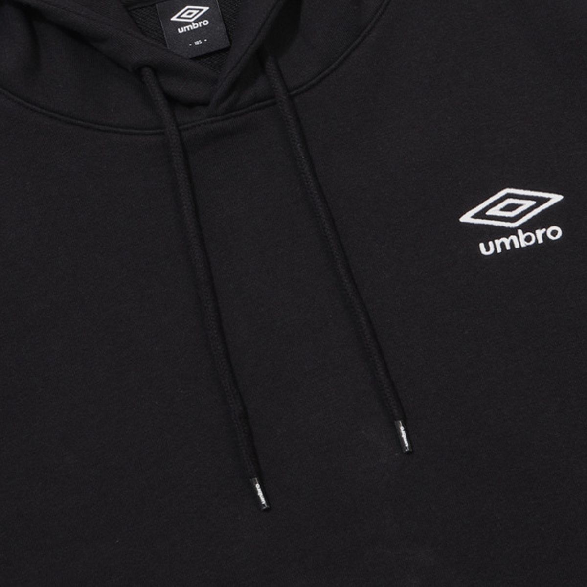엄브로(UMBRO) 에센셜 스몰로고 후드 티셔츠 블랙 UR123CHD19