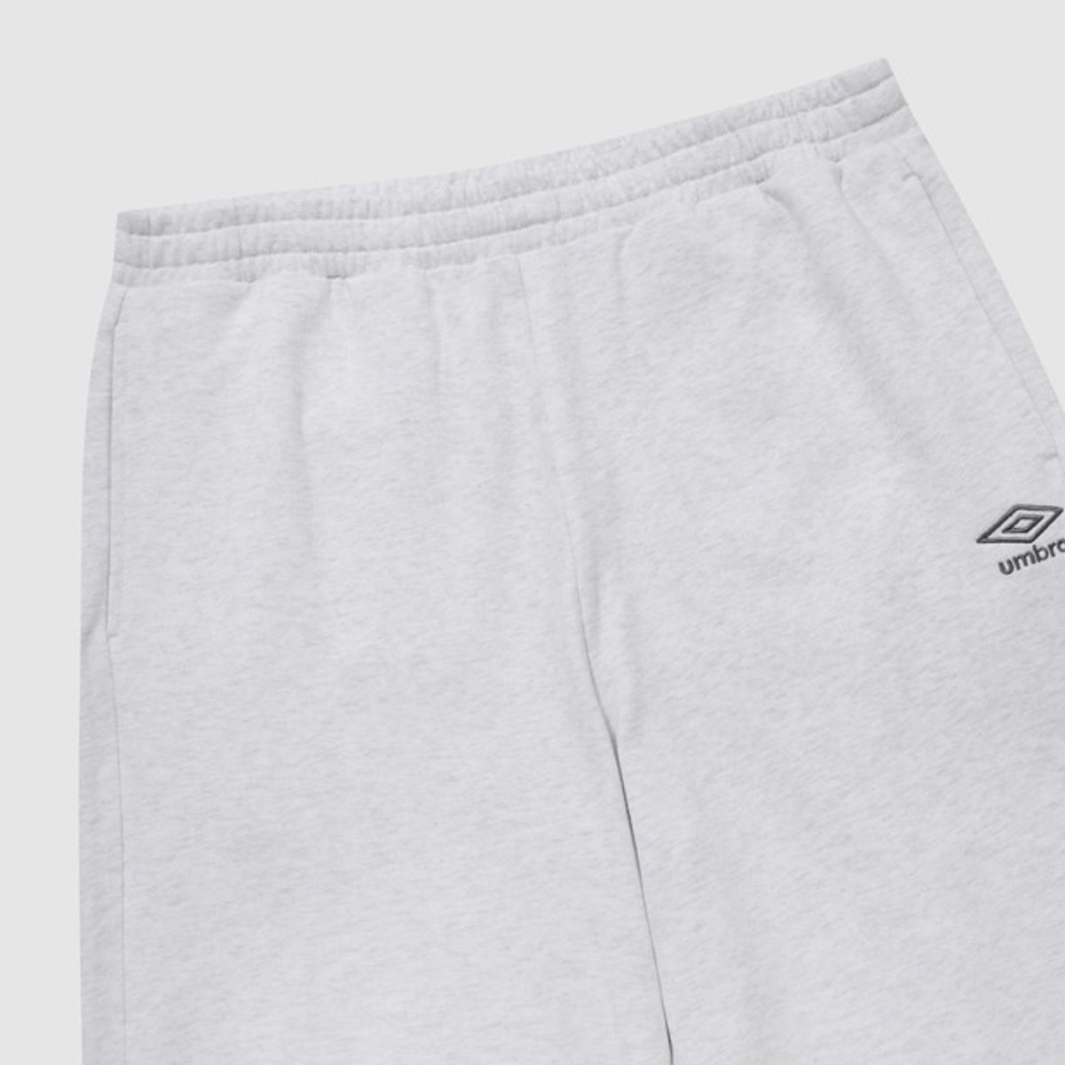엄브로(UMBRO) 에센셜 루즈 스트레이트 팬츠 라이트 그레이 UR123CFP18