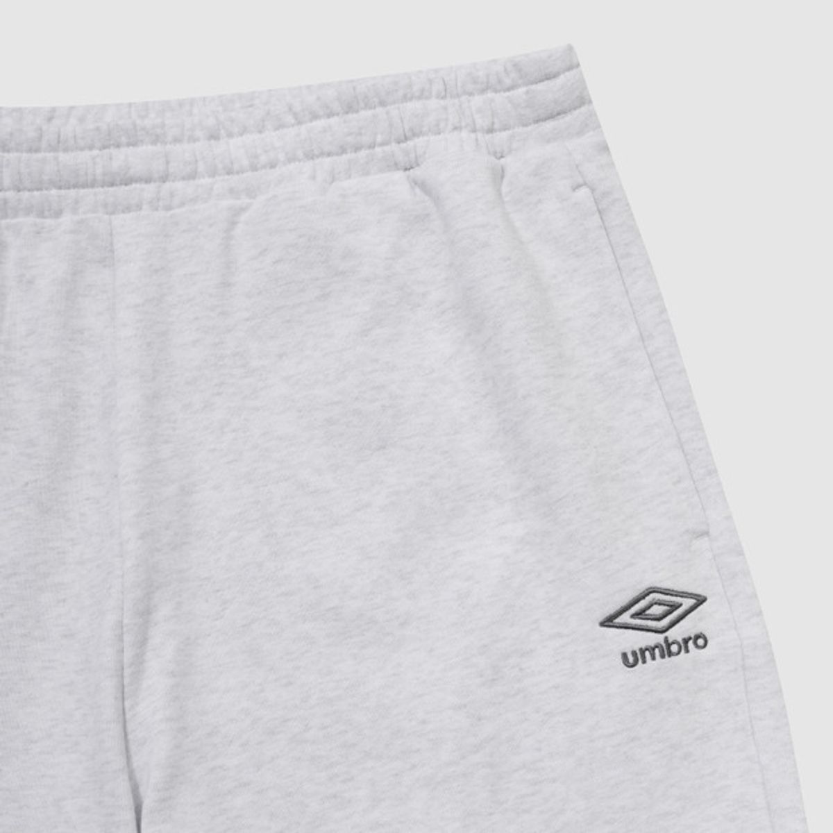 엄브로(UMBRO) 에센셜 루즈 스트레이트 팬츠 라이트 그레이 UR123CFP18