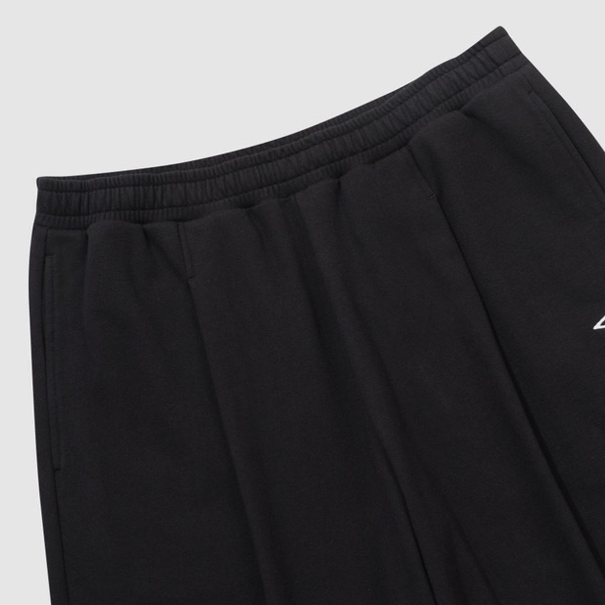 엄브로(UMBRO) 에센셜 루즈 와이드 팬츠 블랙 UR123CFP17