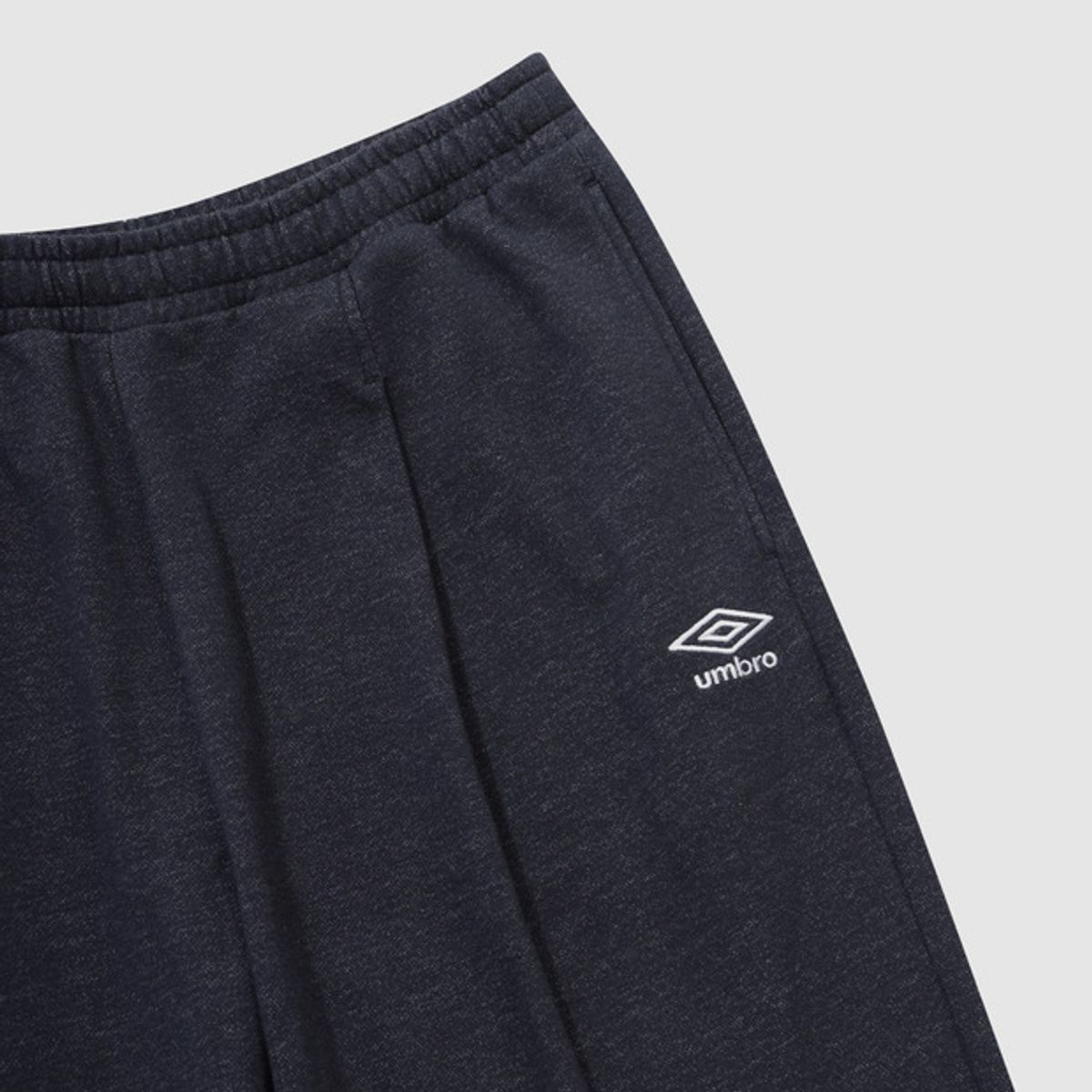 엄브로(UMBRO) 에센셜 루즈 와이드 팬츠 네이비 UR123CFP17