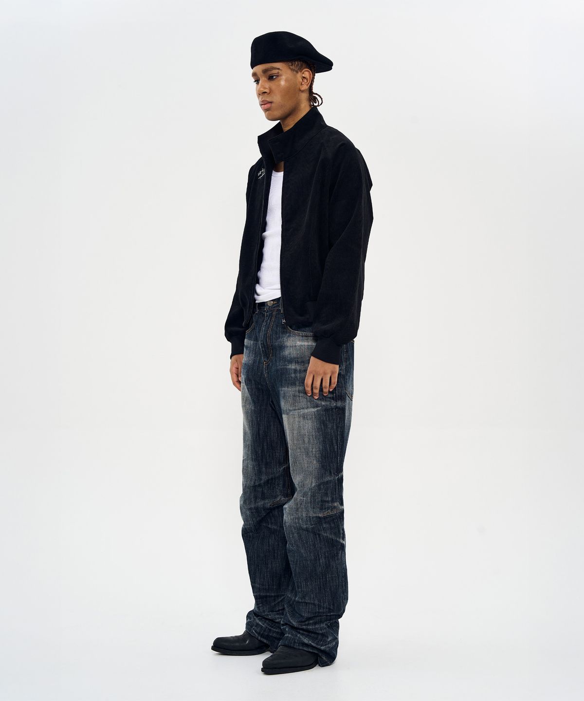 월드딜레마(WORLDDILEMA) SIGN EMBROIDERY STAND COLLAR (BLACK)