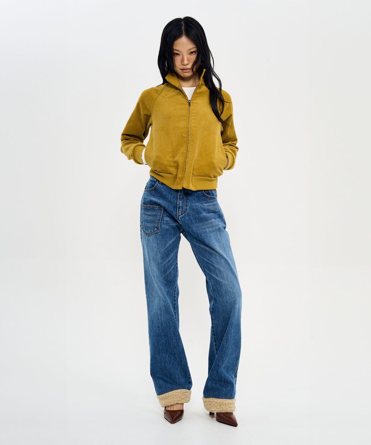 월드딜레마(WORLDDILEMA) SIGN EMBROIDERY STAND COLLAR (OLIVE)