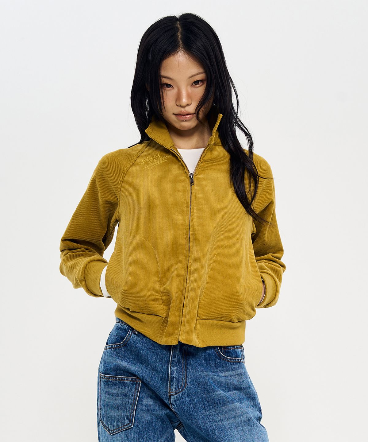 월드딜레마(WORLDDILEMA) SIGN EMBROIDERY STAND COLLAR (OLIVE)