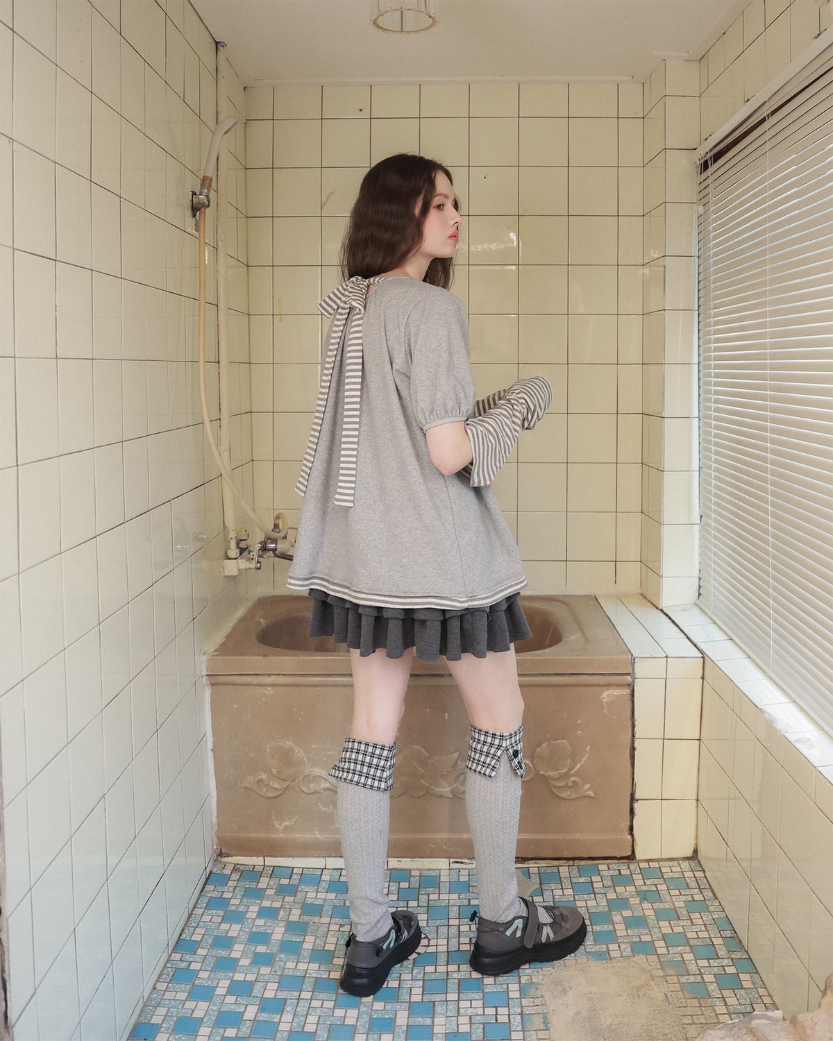 페이즈드(FAZED) 백리본 플레어탑_그레이
