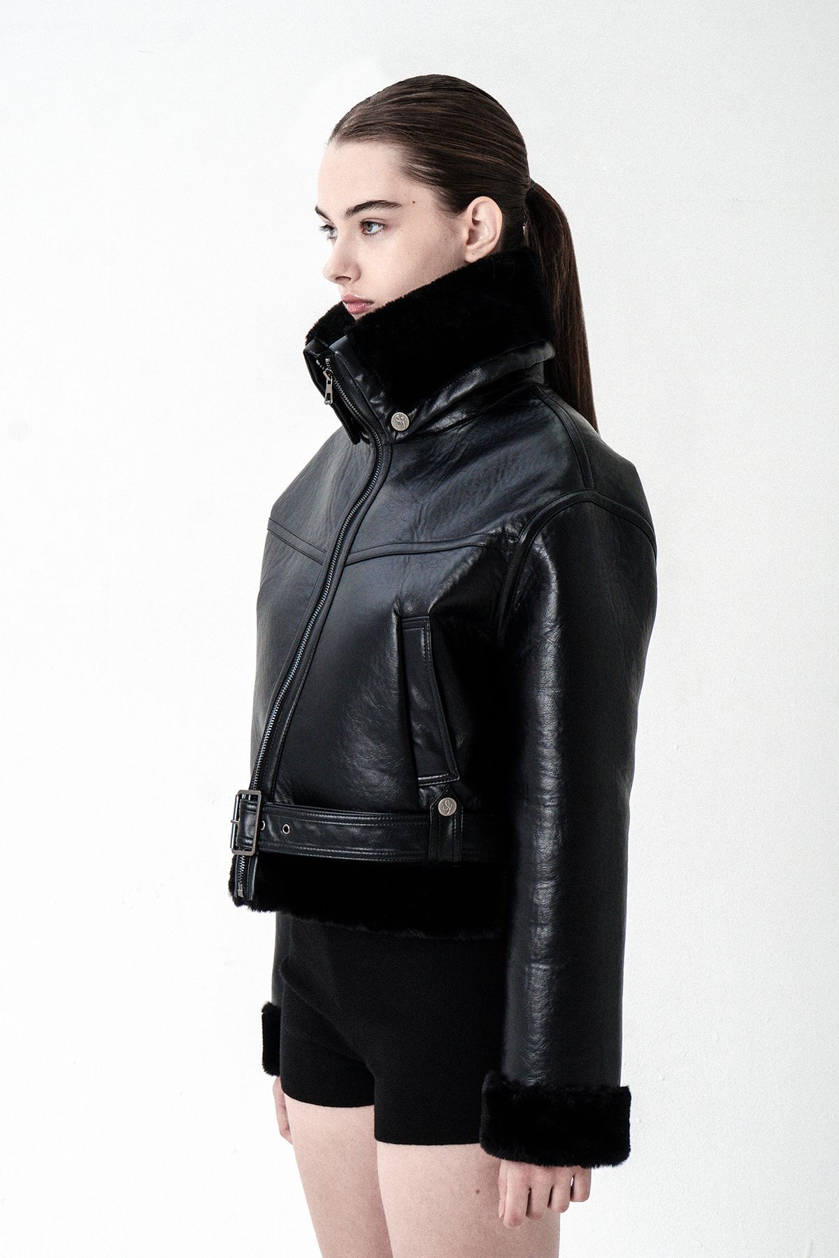 시너진(SYNERJYN) LINE BELT MUSTANG JACKET BLACK