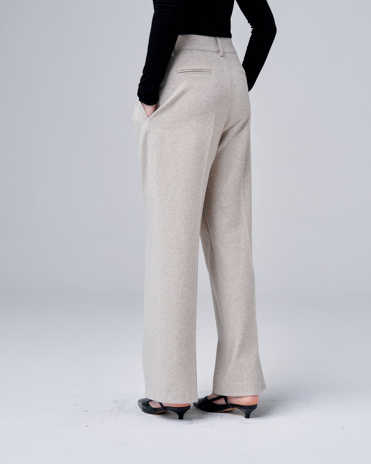 오드프레젠트(ODDPRESENT) Lumina Pleated Herringbone Pants