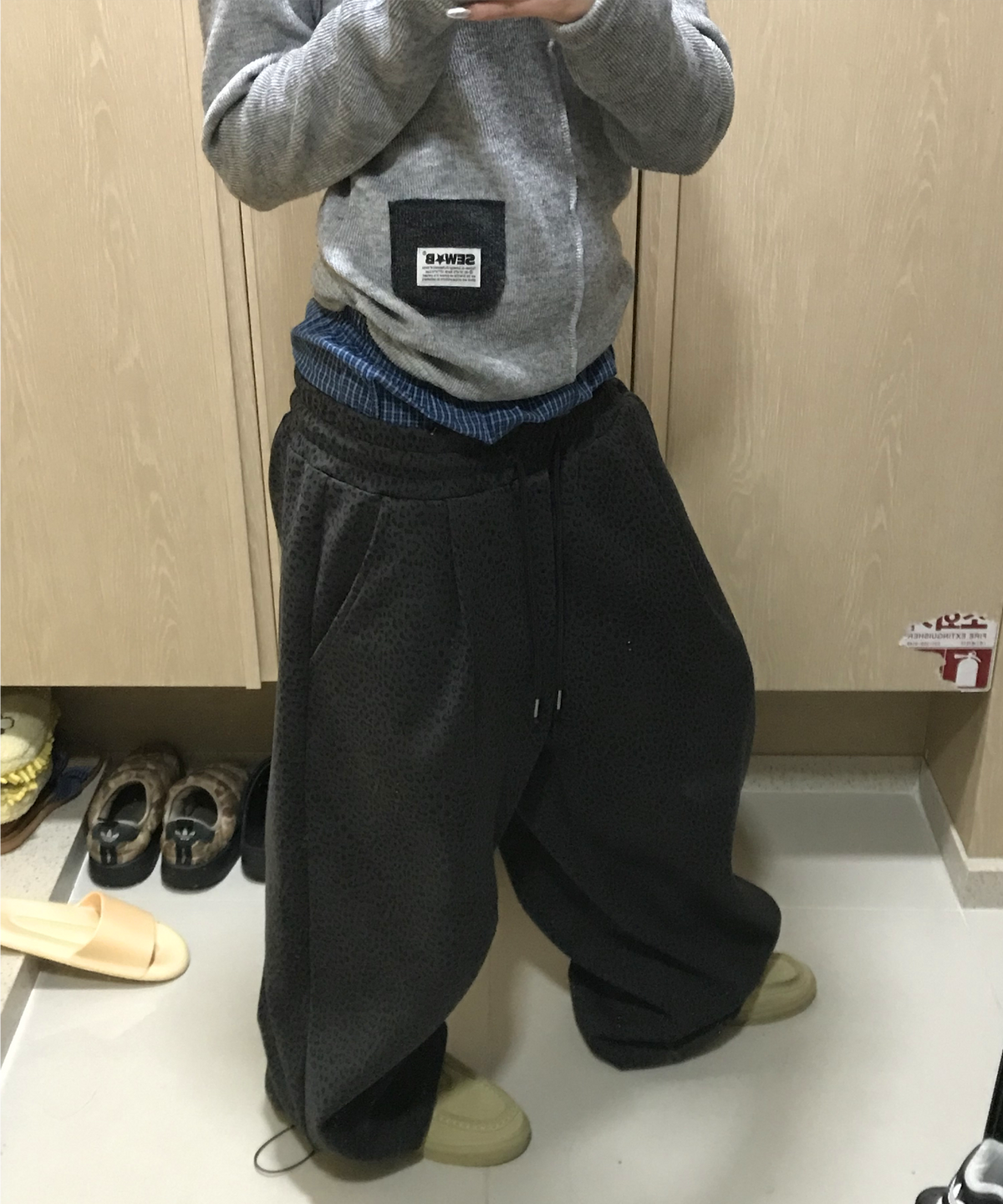 쏘비(SEW-B) 바라클라바 후드티 (세미크롭) 라이트