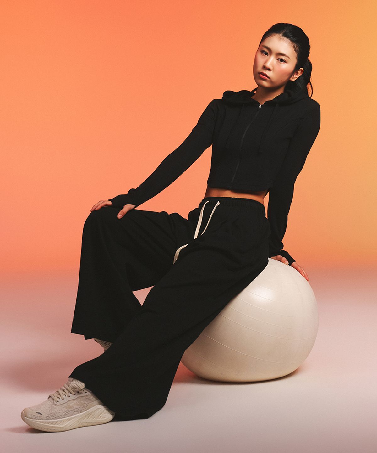 무신사 스탠다드 스포츠(MUSINSA STANDARD SPORTS) 코튼코어 기모 슬림핏 후드집업 우먼 (2color)
