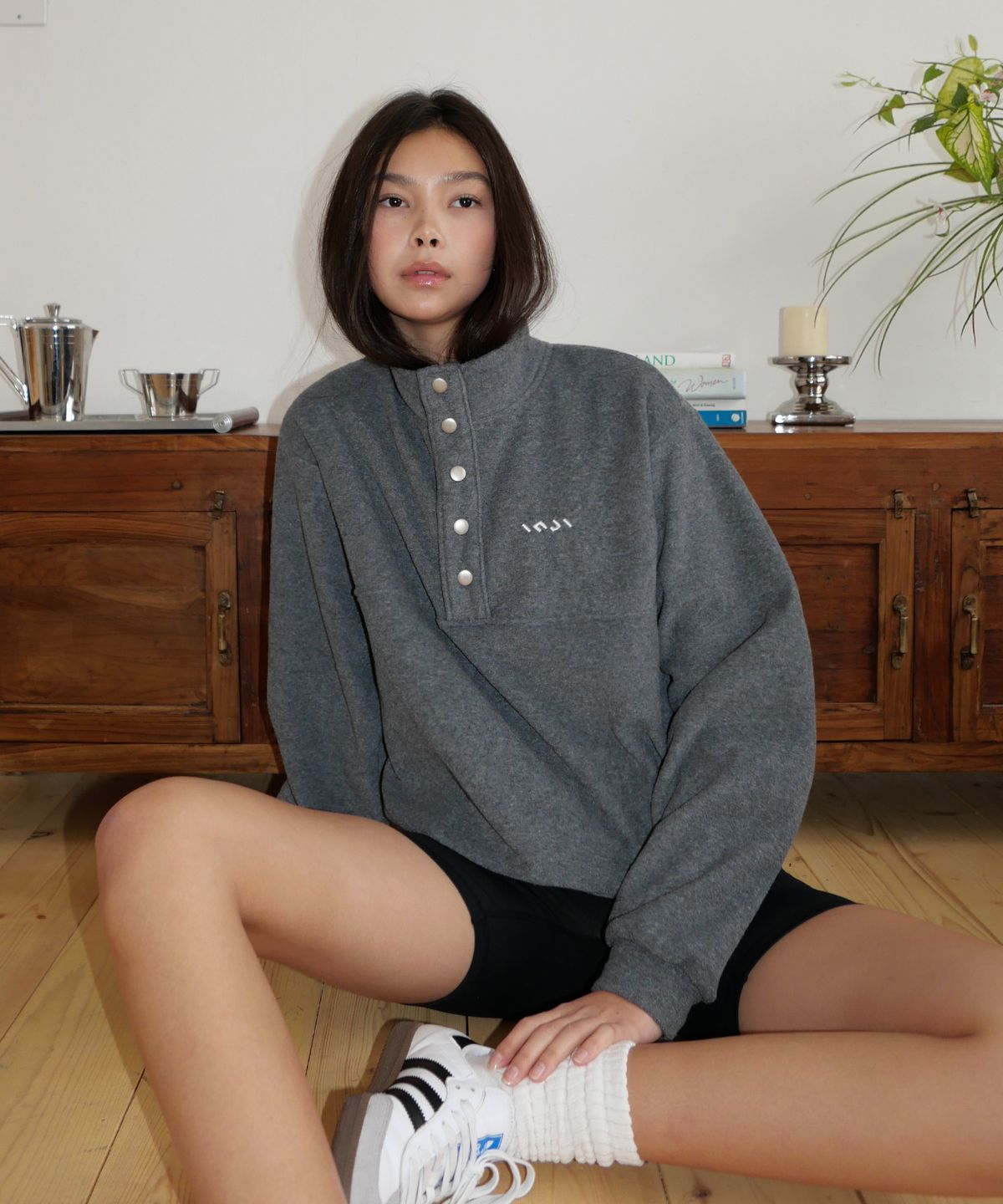 인지액티브(INJIACTIVE) Fleece Snap Pullover Sweatshirt 차콜