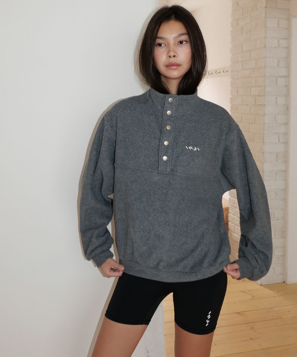 인지액티브(INJIACTIVE) Fleece Snap Pullover Sweatshirt 차콜