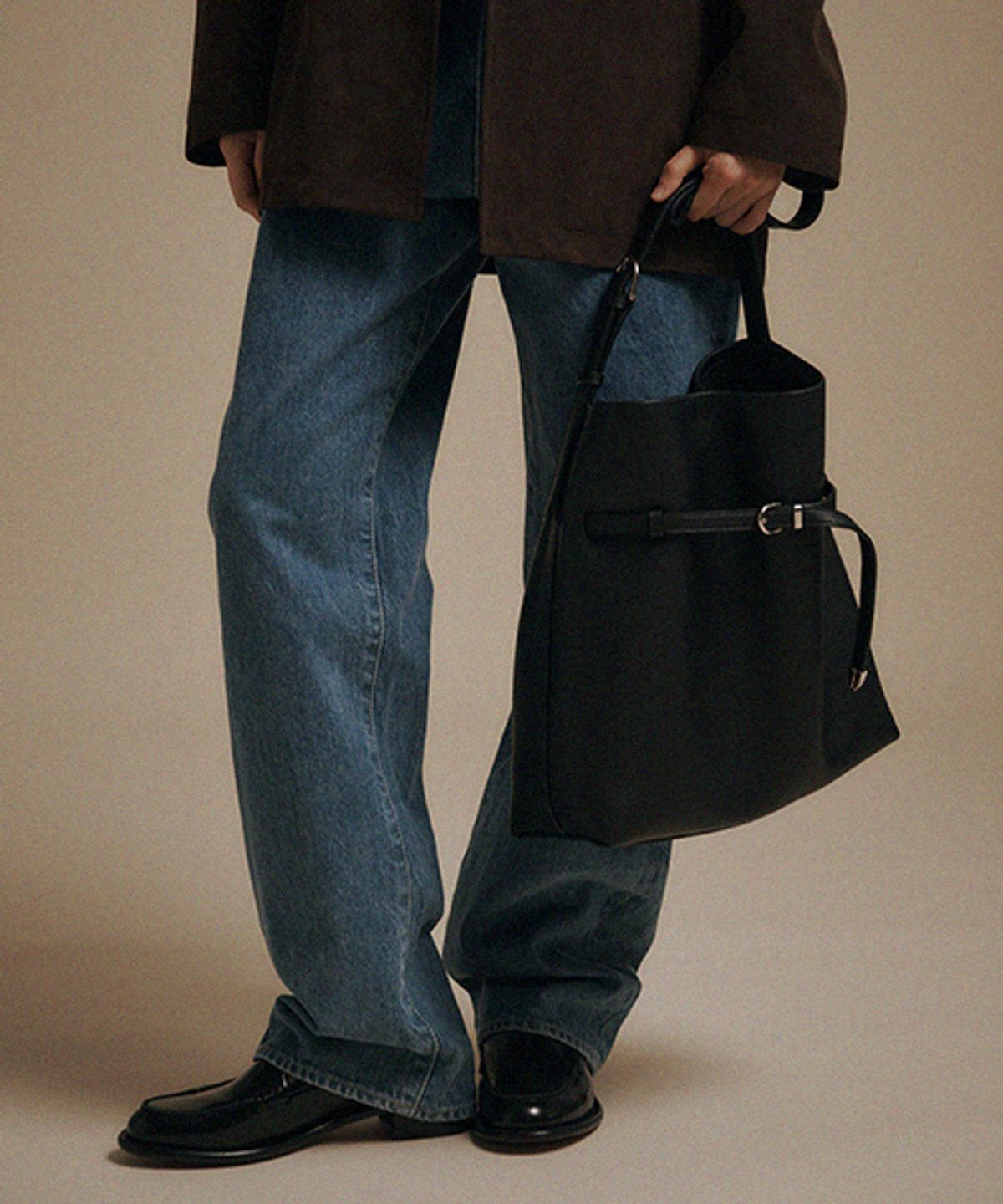 드메이커(DEMAKER) Woody buckle bag-black