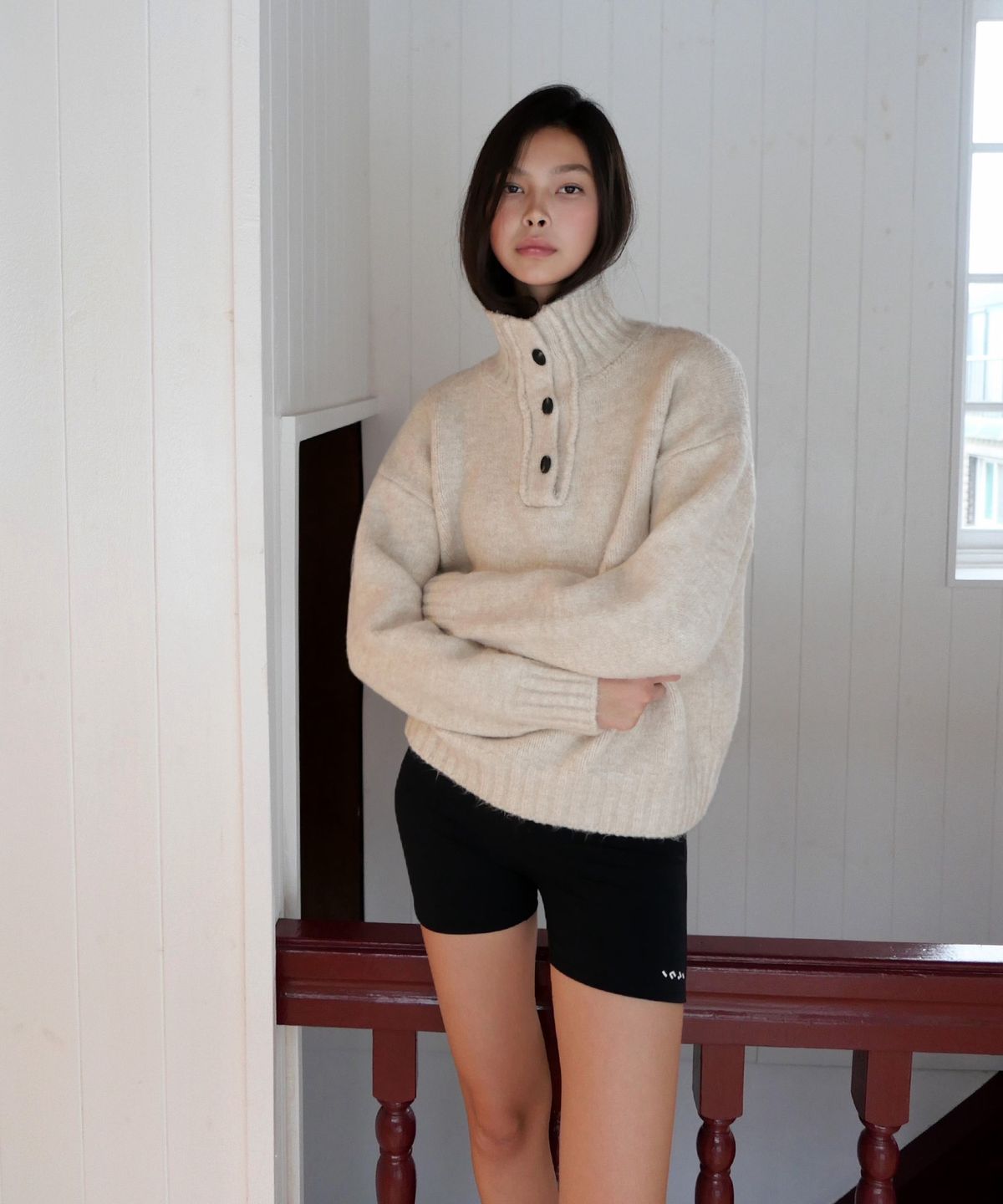 인지액티브(INJIACTIVE) Soft Flow Button-Neck Knit 베이지