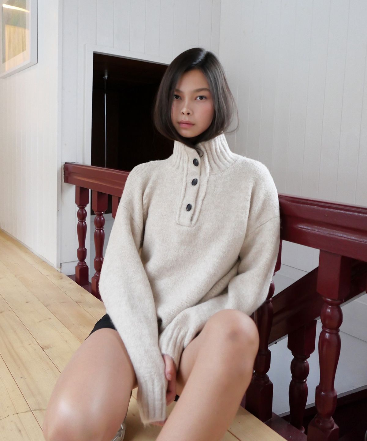 인지액티브(INJIACTIVE) Soft Flow Button-Neck Knit 베이지