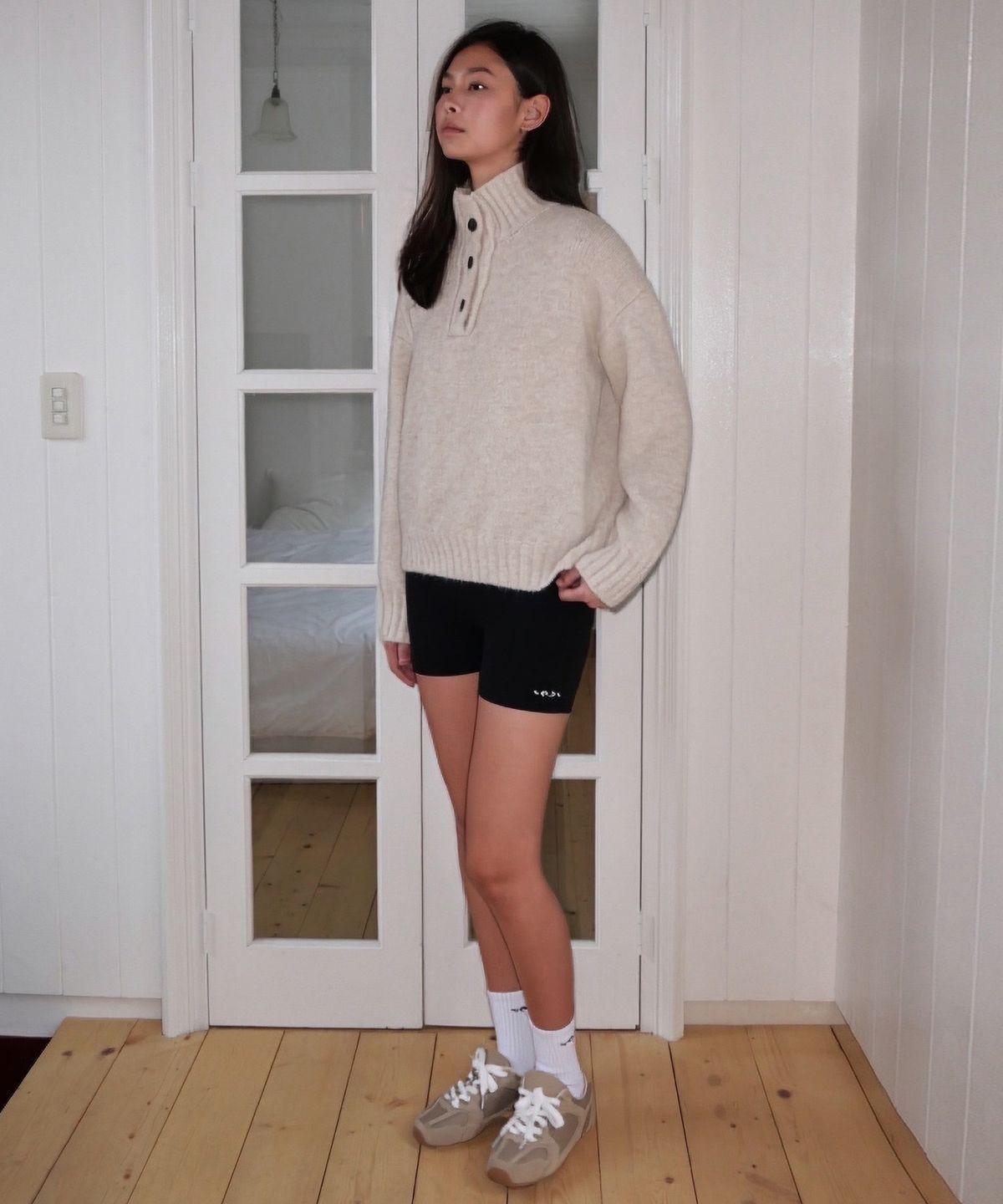 인지액티브(INJIACTIVE) Soft Flow Button-Neck Knit 베이지