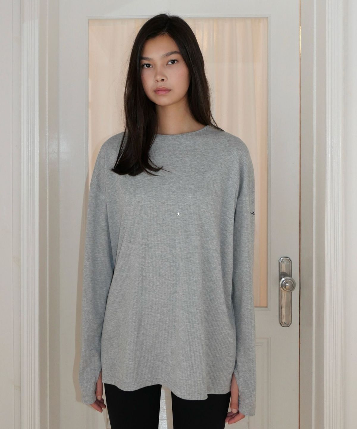 인지액티브(INJIACTIVE) Ribbed Oversized Hand Warmer Tee 그레이