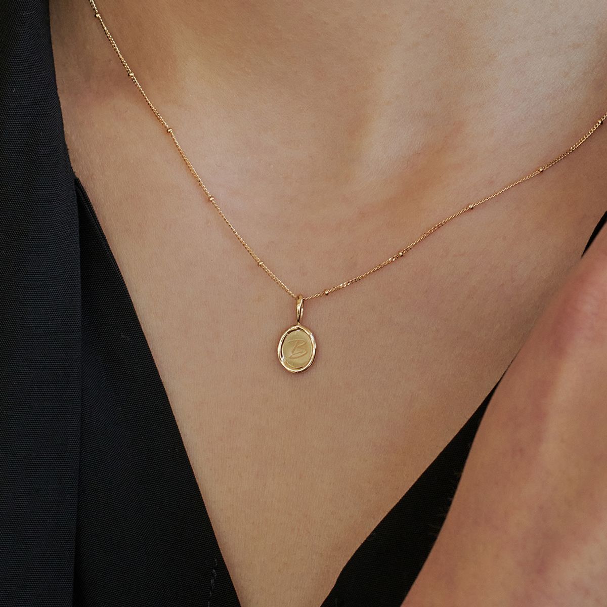 러비앤비(LOVEENB) [14K gold]  라운드 코인 이니셜 펜던트