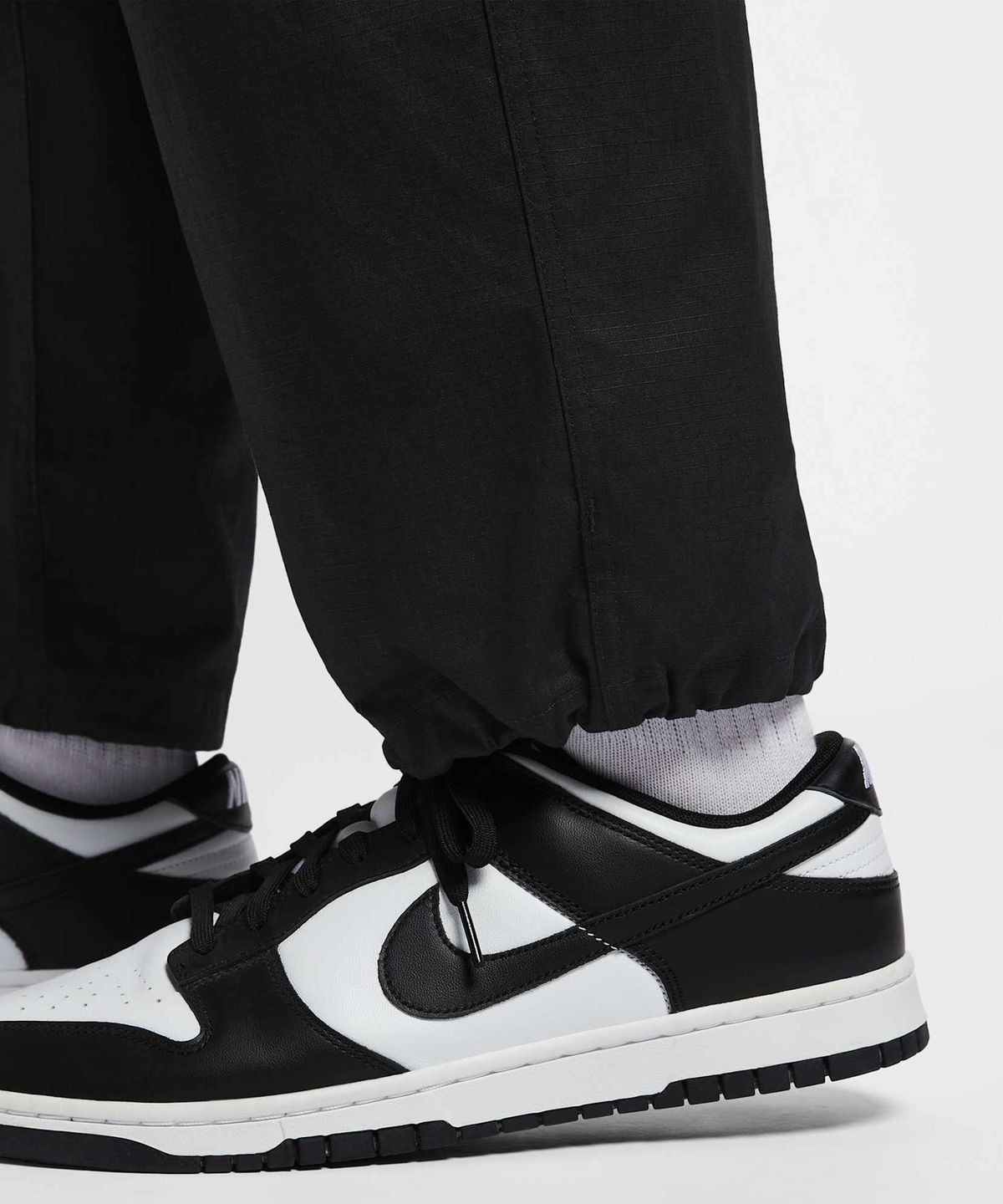 나이키(NIKE) 스포츠웨어 클럽 우븐 카고 팬츠 M - 블랙:화이트 / HV1434-011
