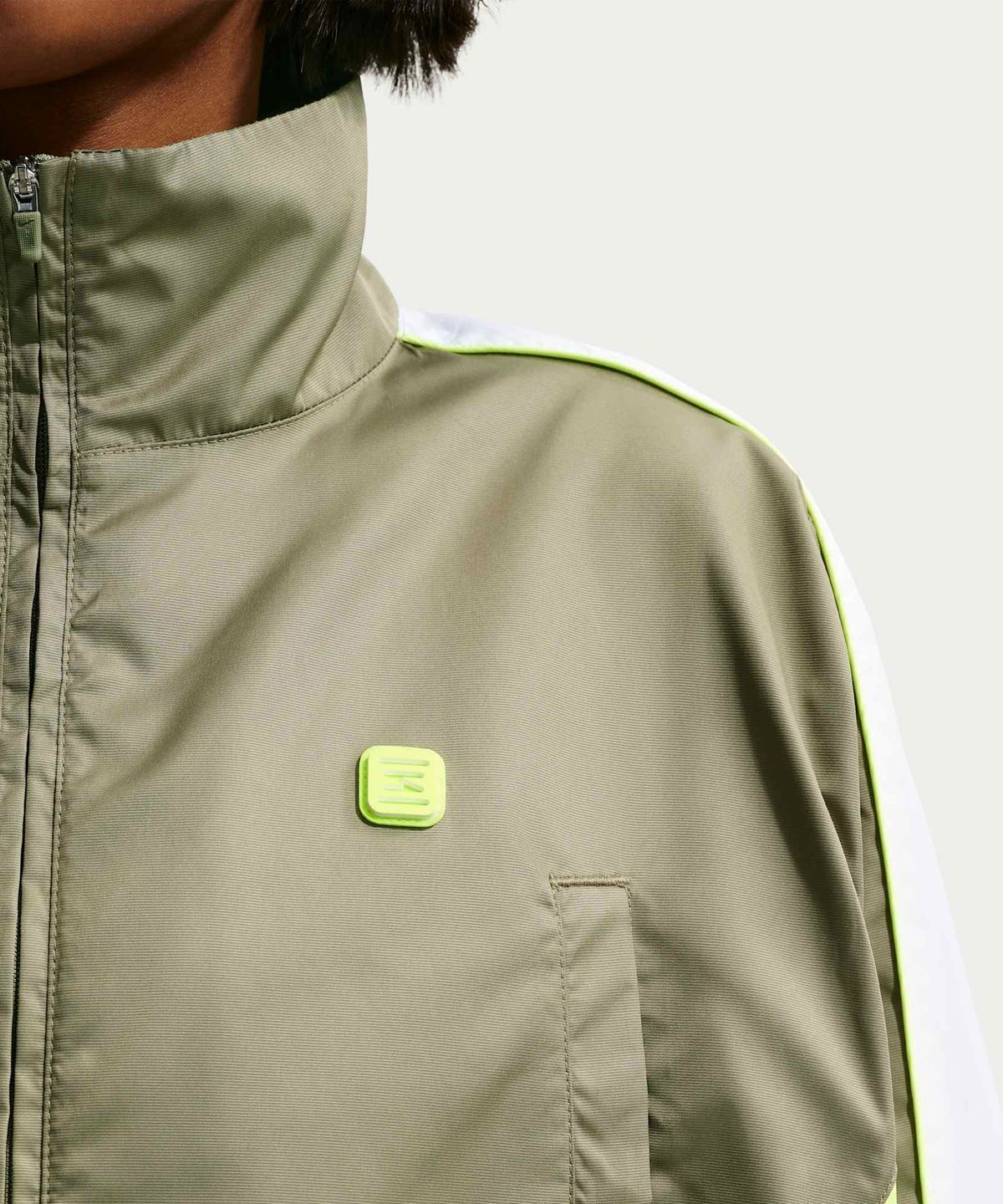 나이키(NIKE) 스포츠웨어 샥스 우븐 재킷 W - 실버 세이지:화이트:볼트 아이스 / IH0259-328