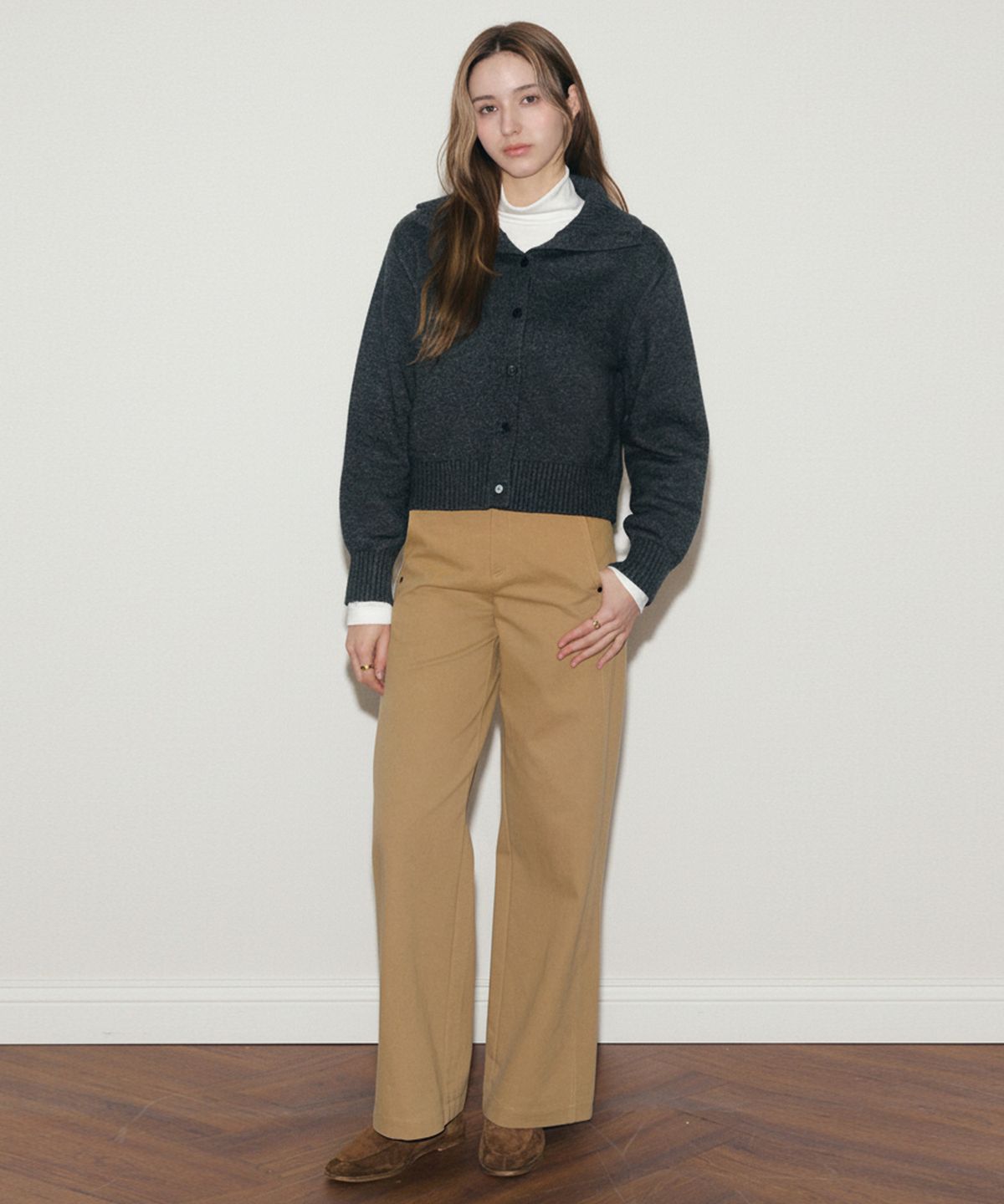 브릴먼스(BRILLEMONTHS) 메리노울 하이넥 크롭 가디건 [차콜]