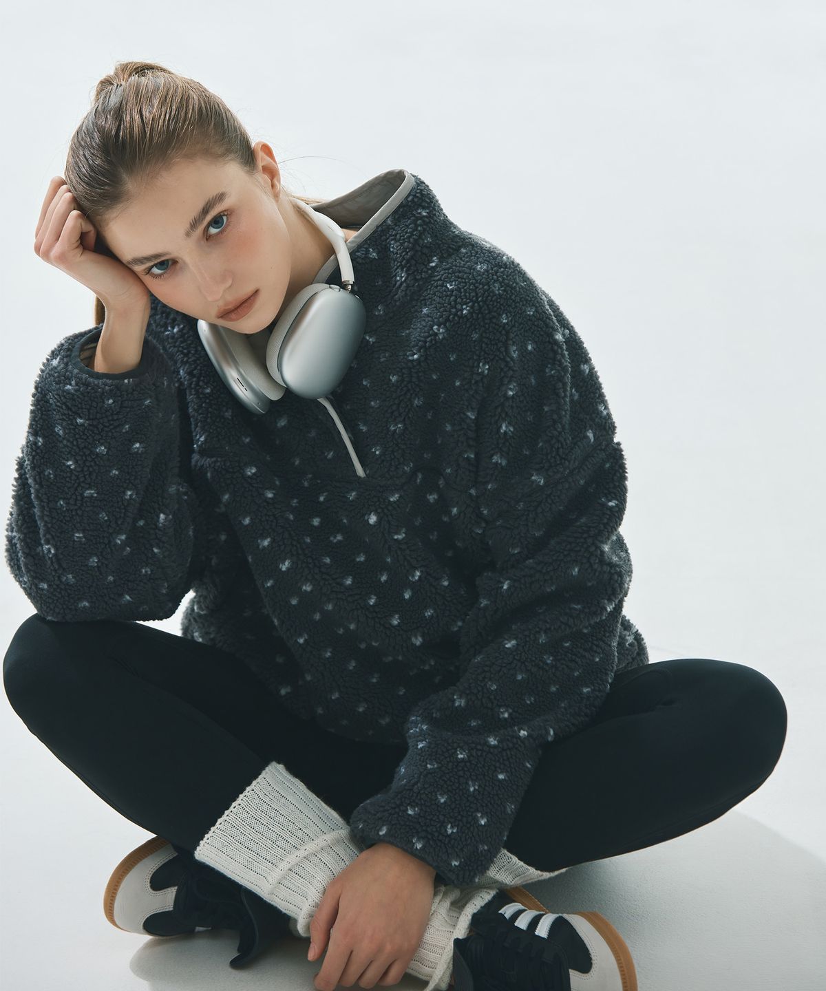 미쏘(MIXXO) 도트 아노락 반집업 플리스 자켓_MIWJMG117C