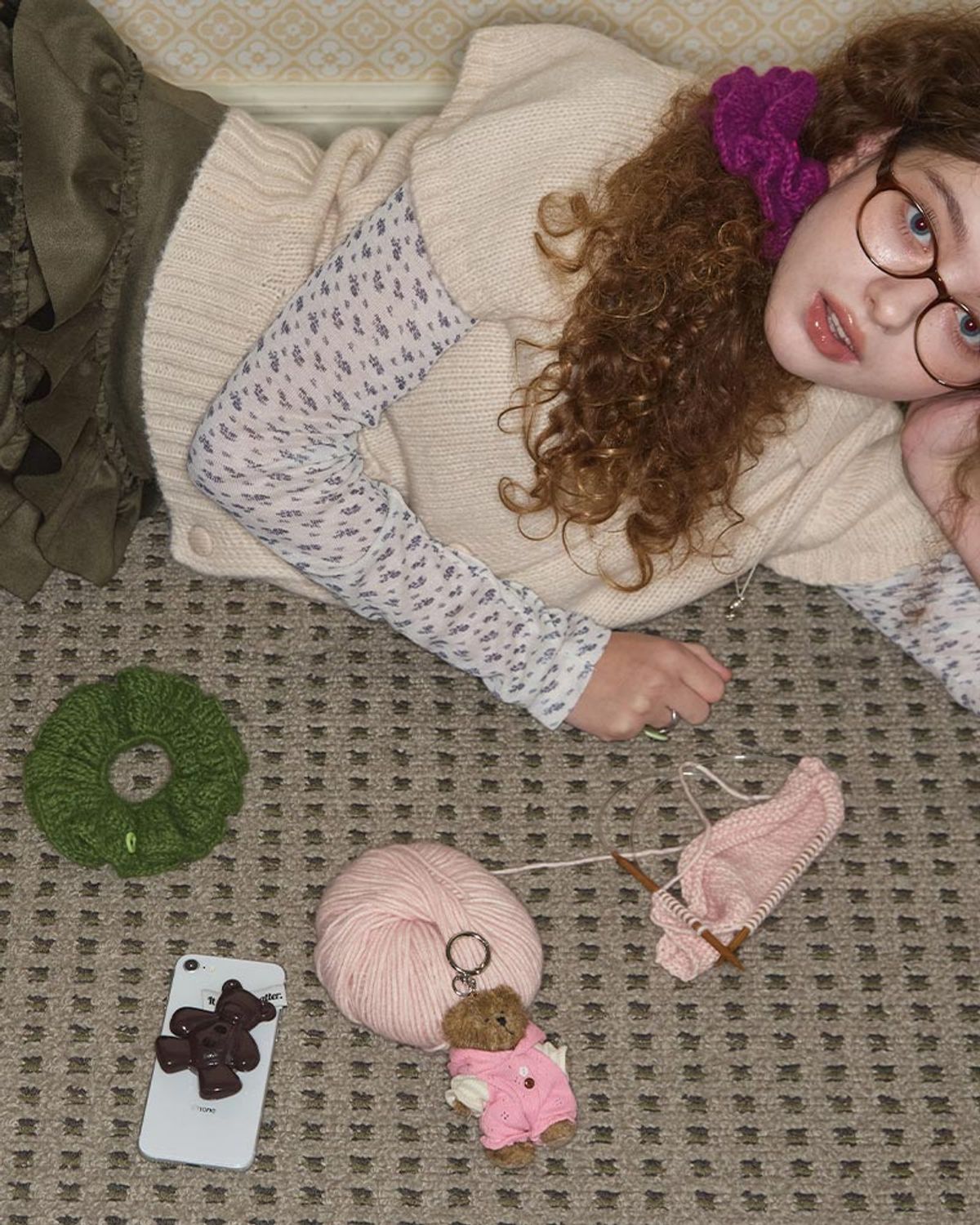 잇더즌매터(IT DOESN'T MATTER) Crochet button scrunchie (Green)
